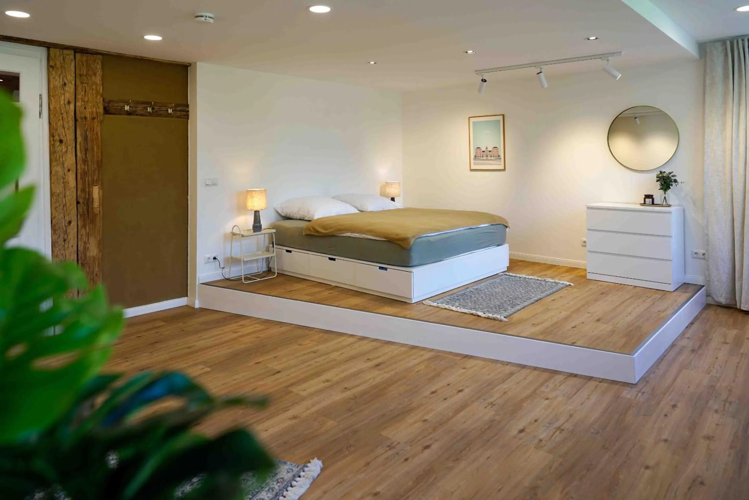 Bedroom, Bed in Lady Milavie apartments