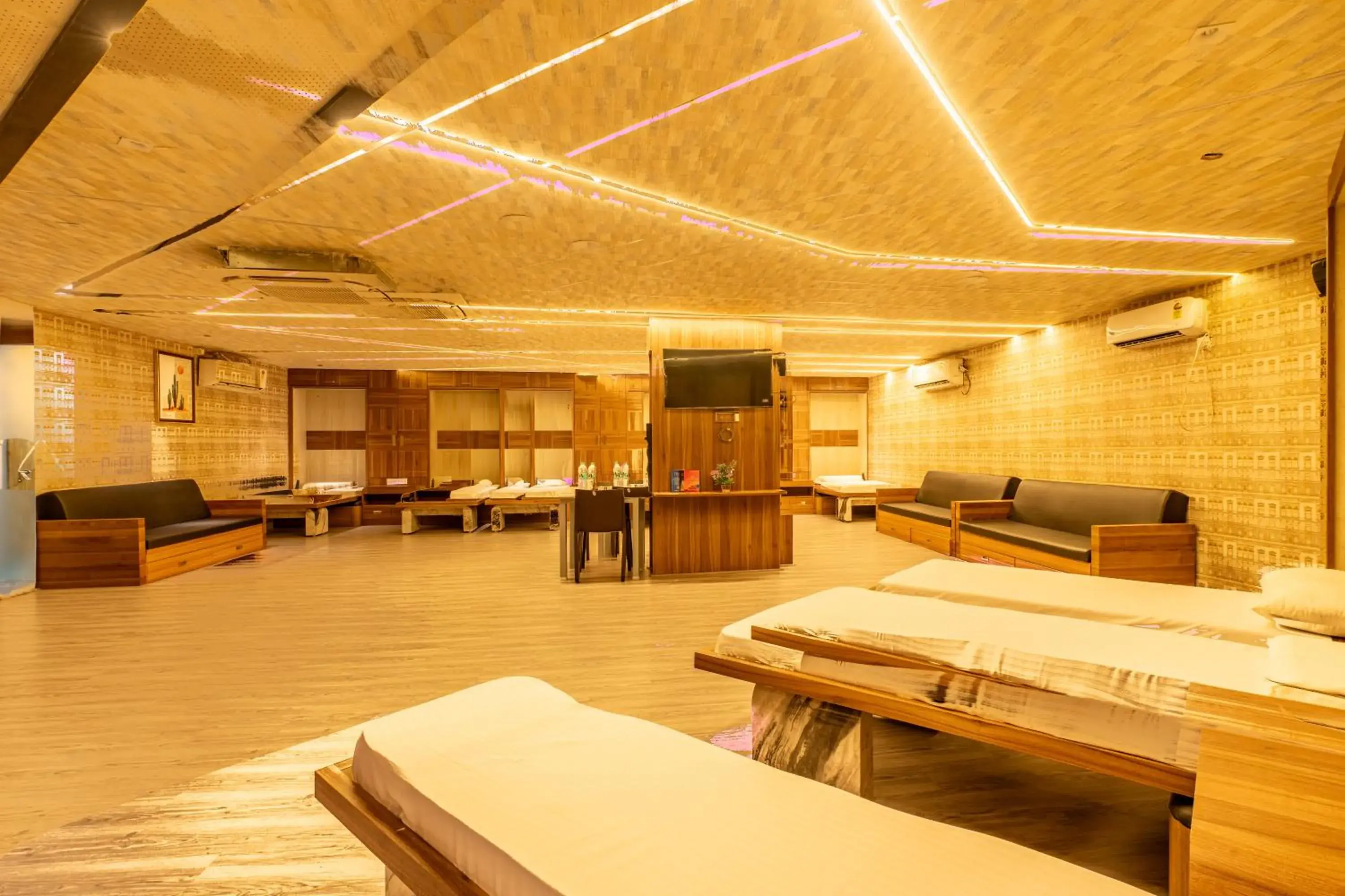 TV and multimedia in Seasons Suites Koramangala TV and multimedia in Seasons Suites Koramangala