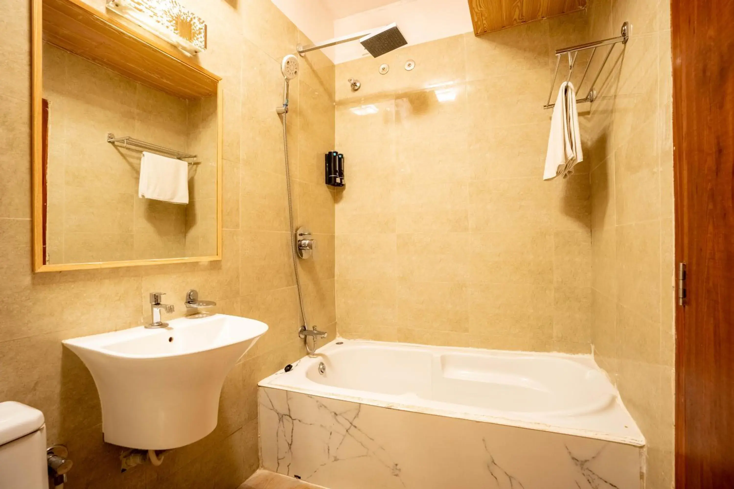 Bath in Seasons Suites Koramangala Bath in Seasons Suites Koramangala