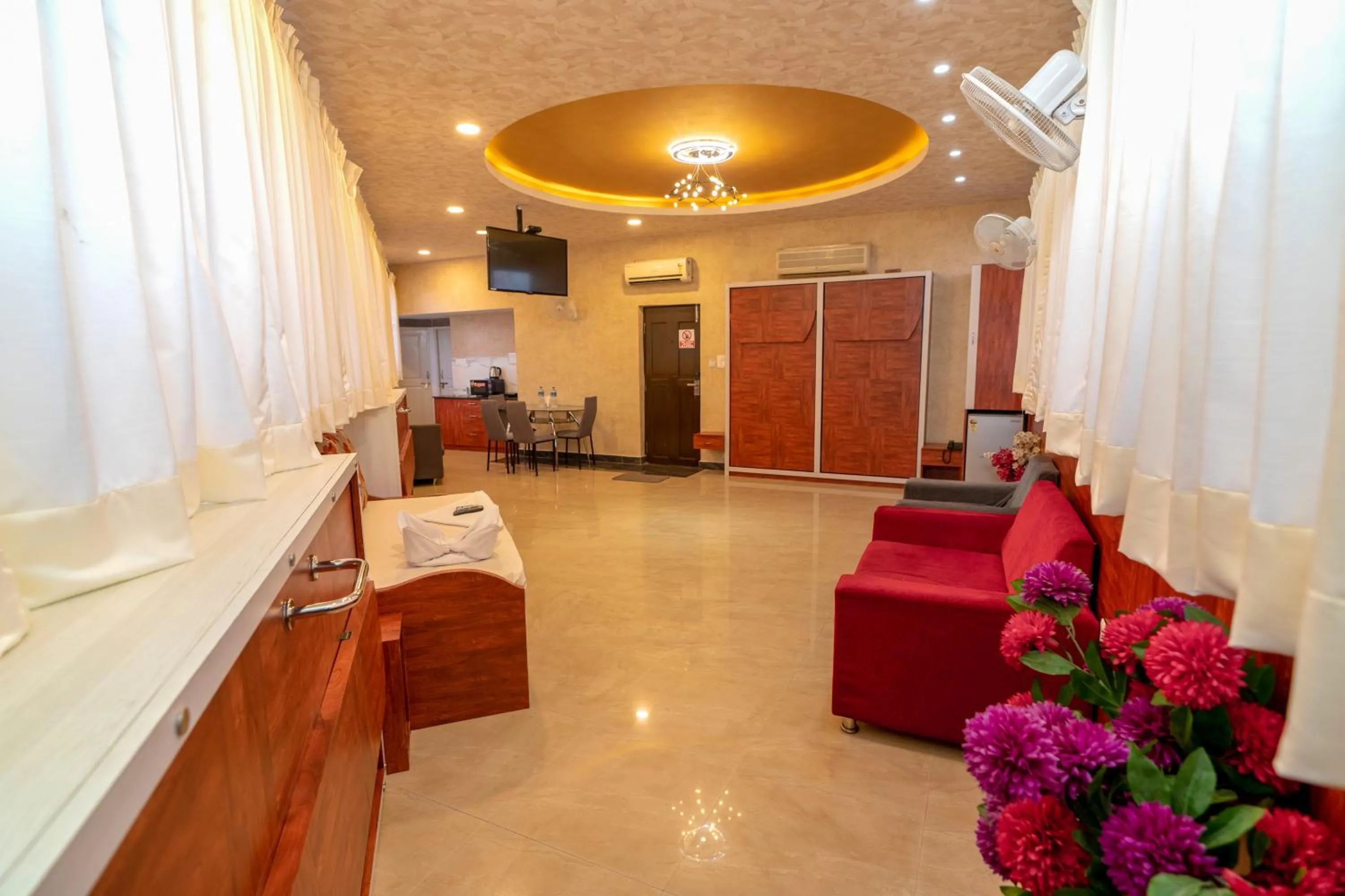 TV and multimedia in Seasons Suites Koramangala