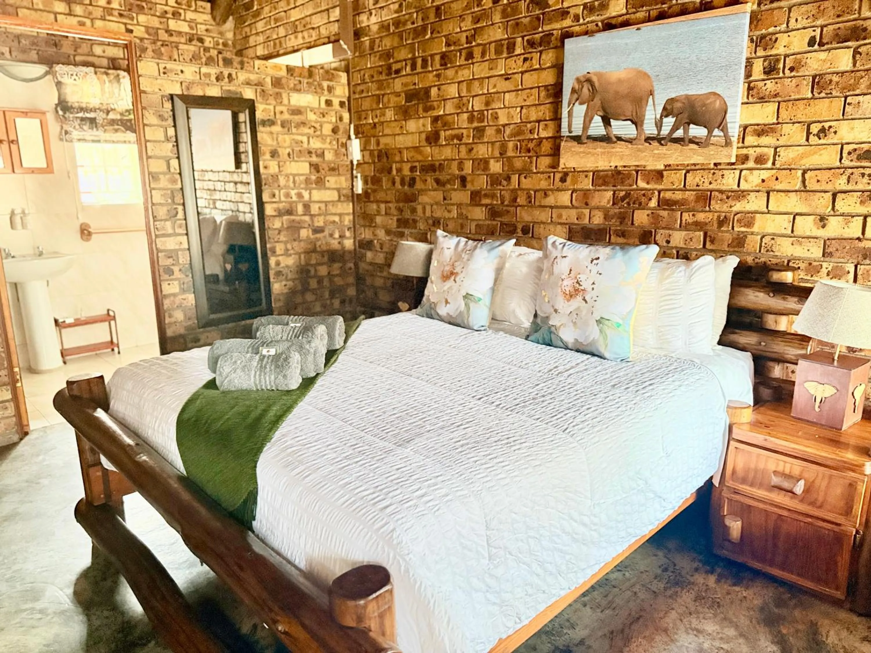 Bed in Zaganaga Kruger Lodge