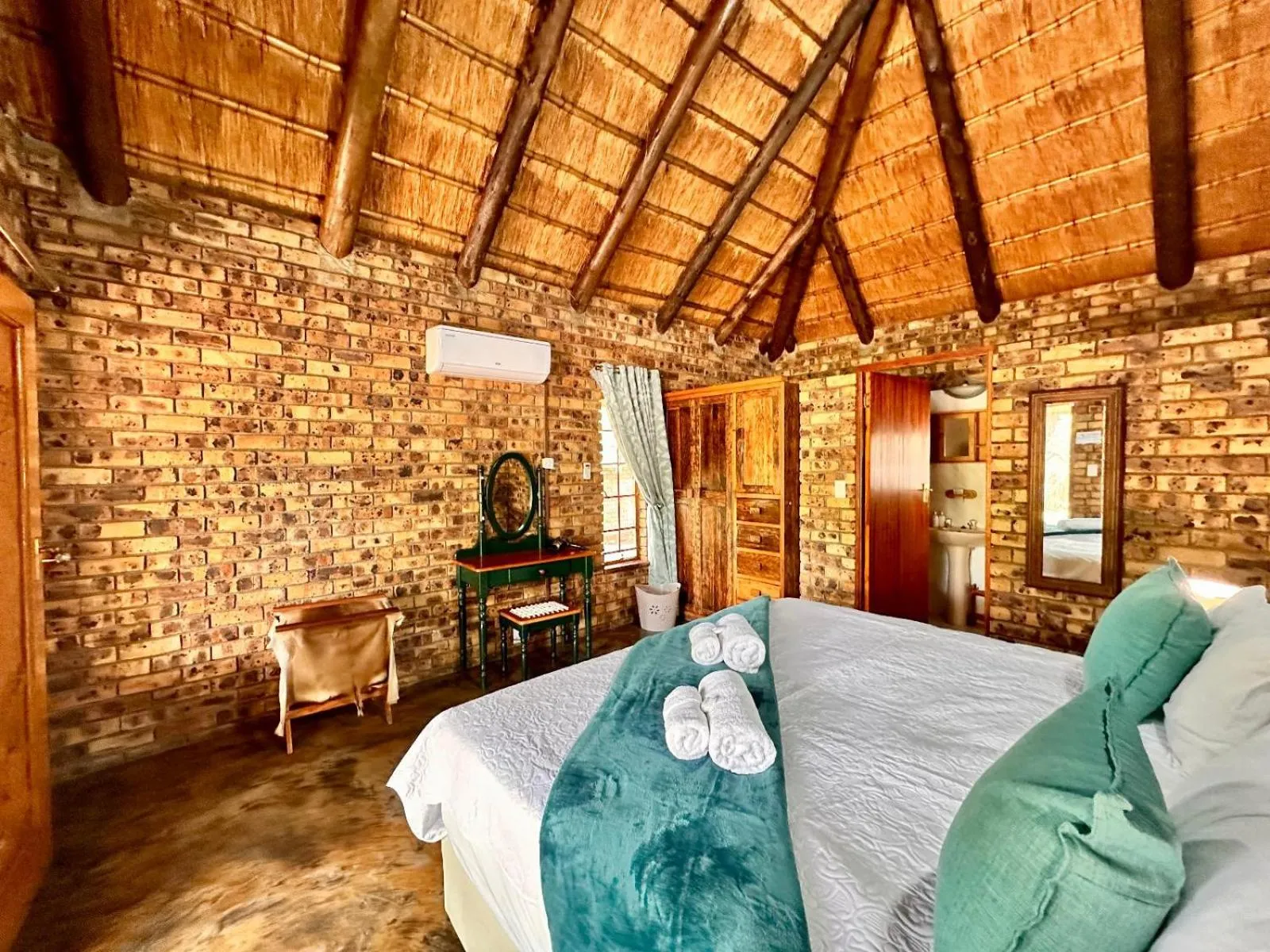 Photo of the whole room in Zaganaga Kruger Lodge