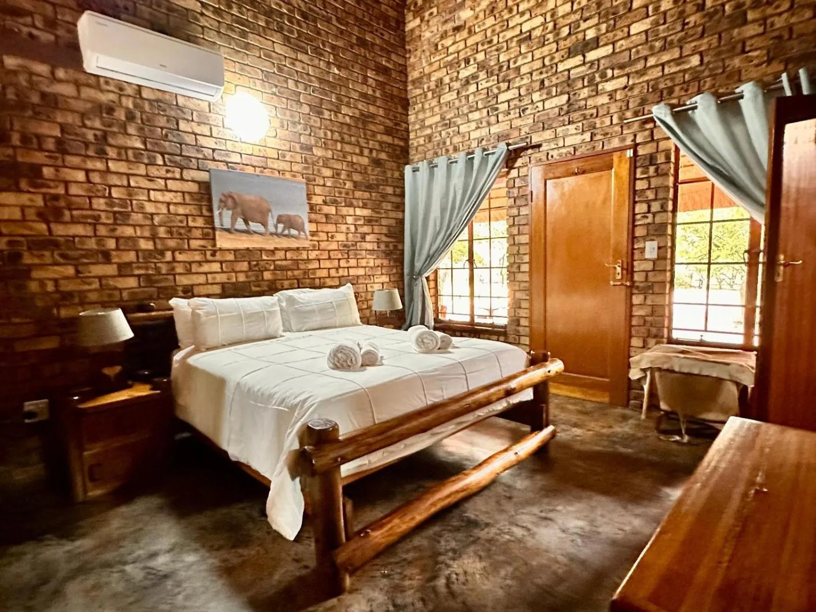 Photo of the whole room, Bed in Zaganaga Kruger Lodge