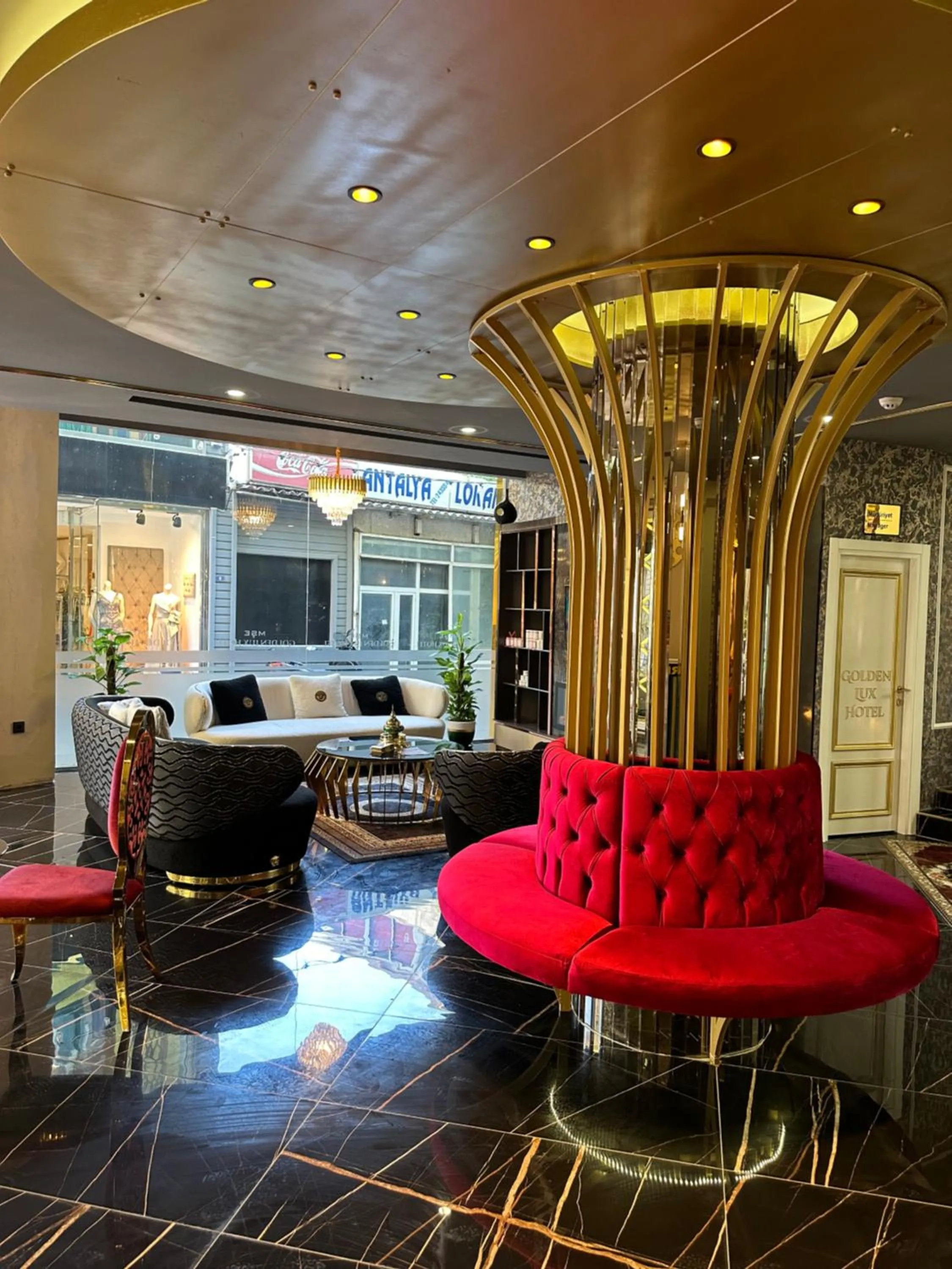 Seating area in Golden Lux Hotel Antalya