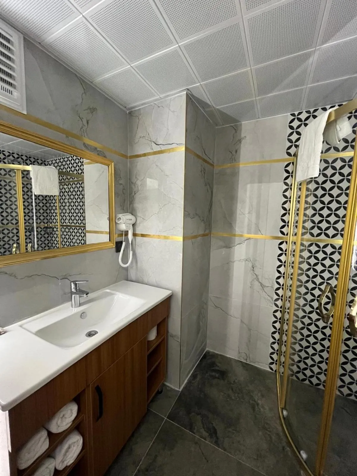 Shower in Golden Lux Hotel Antalya