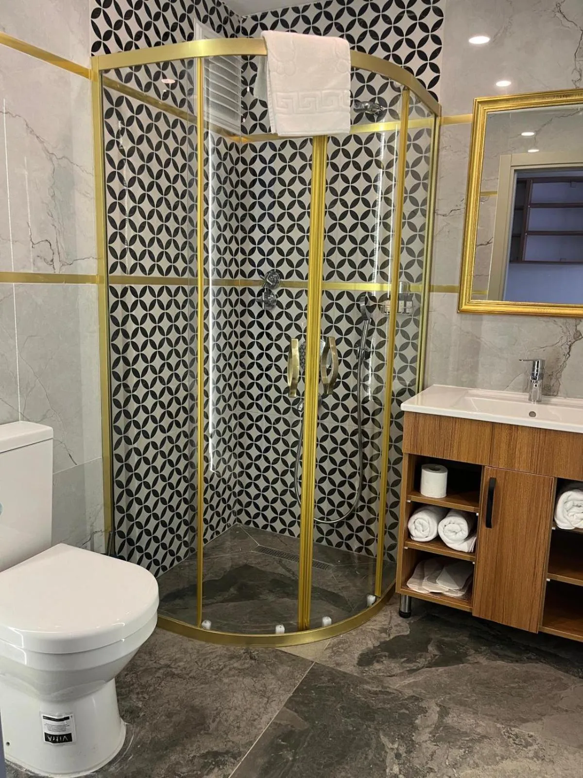 Shower in Golden Lux Hotel Antalya