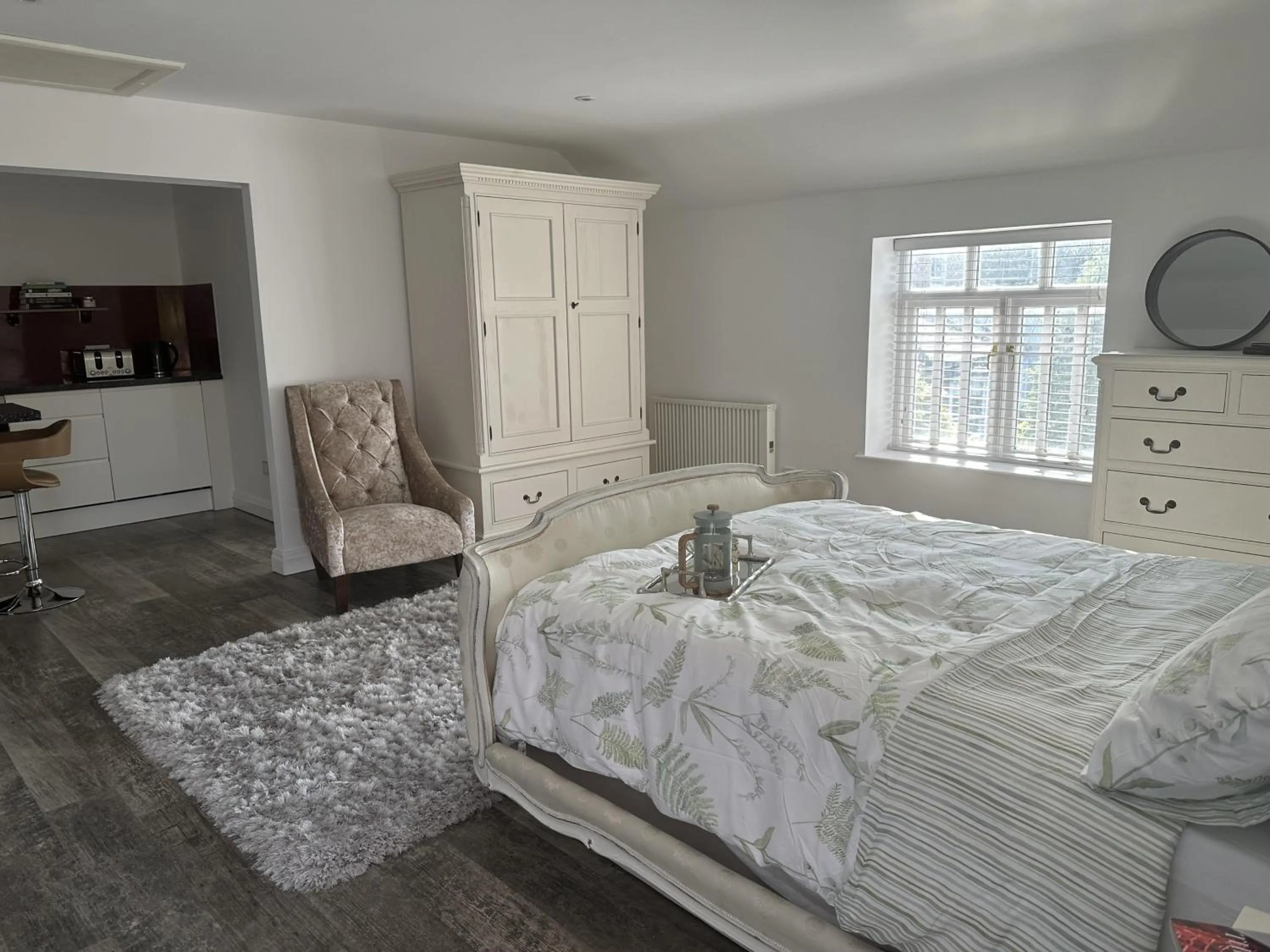 Studio - Sleeps 2 - Pets - Parking - Wifi