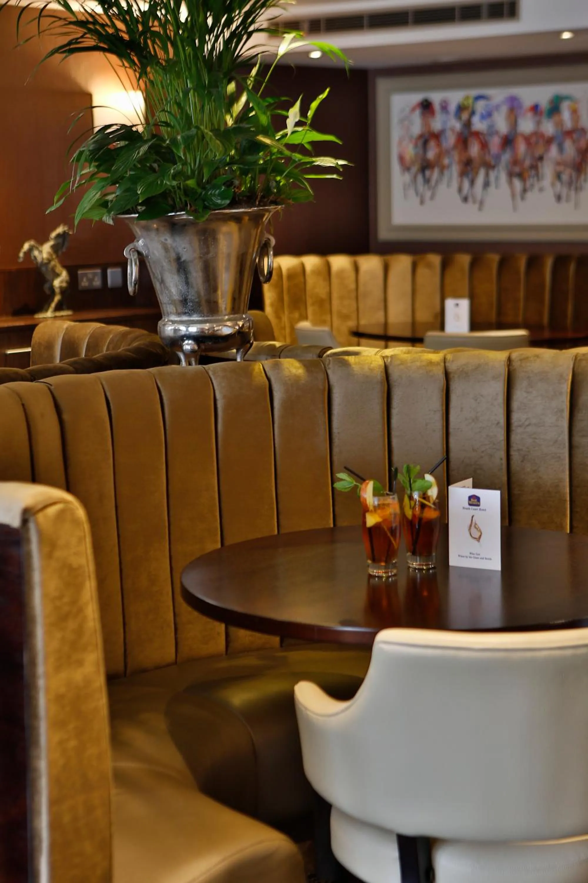 Lounge or bar in Best Western Heath Court Hotel