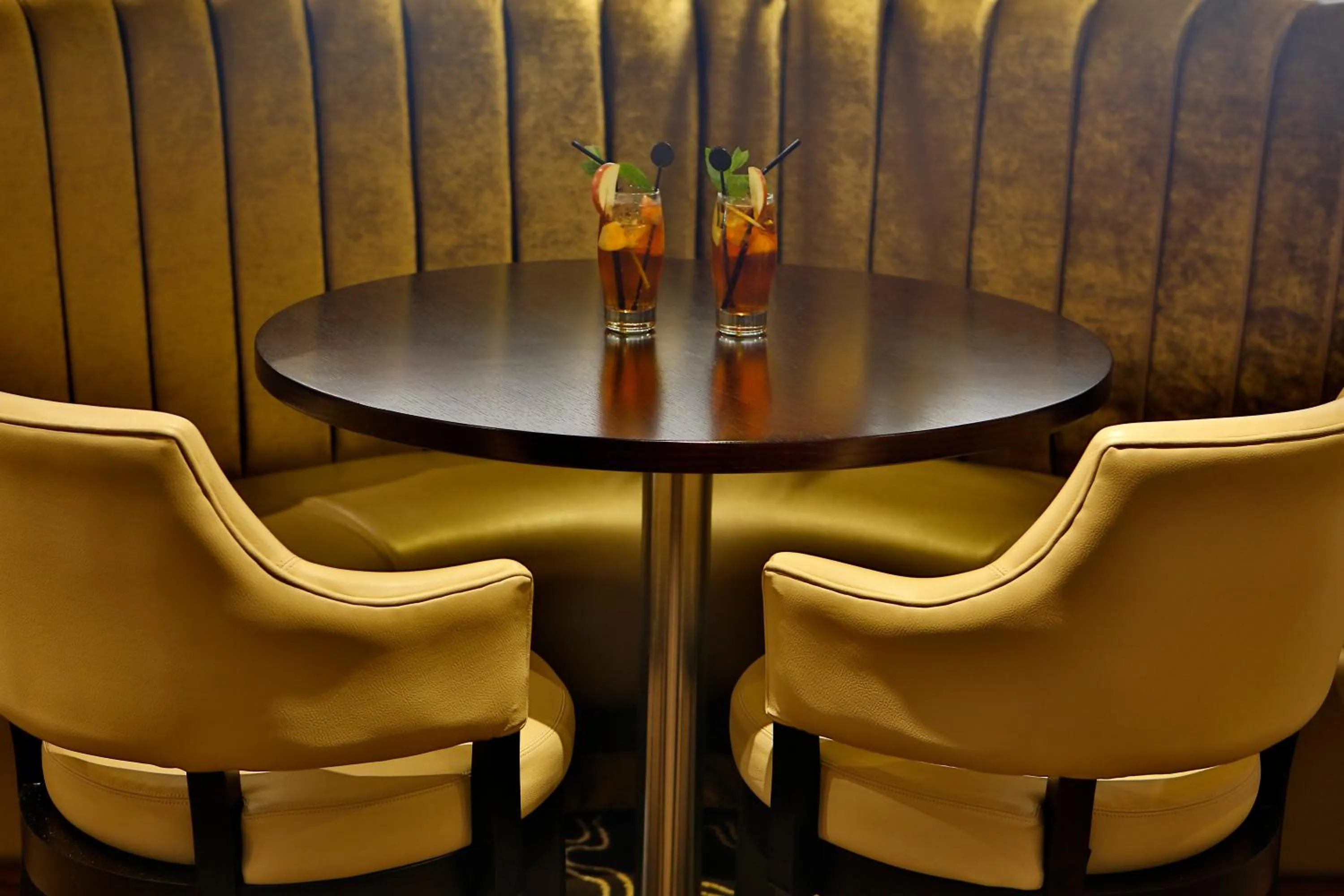 Lounge or bar in Best Western Heath Court Hotel