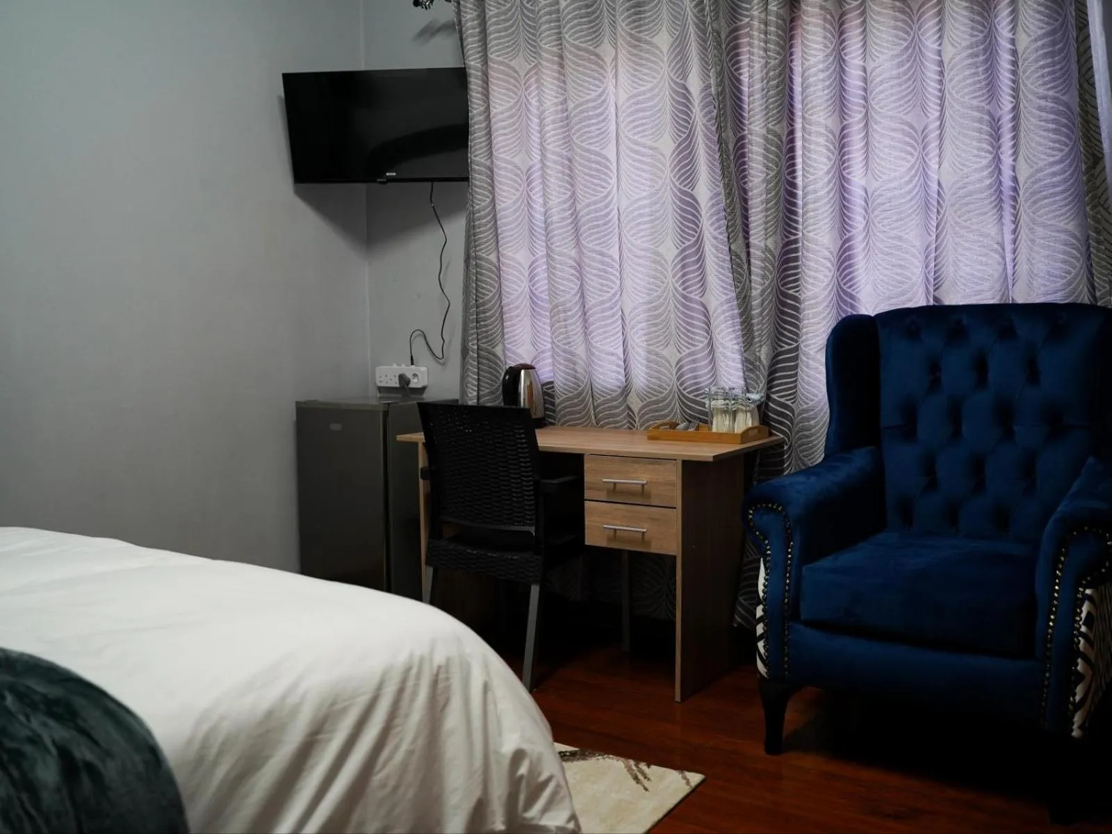 TV and multimedia, Bed in Aqua Guest House