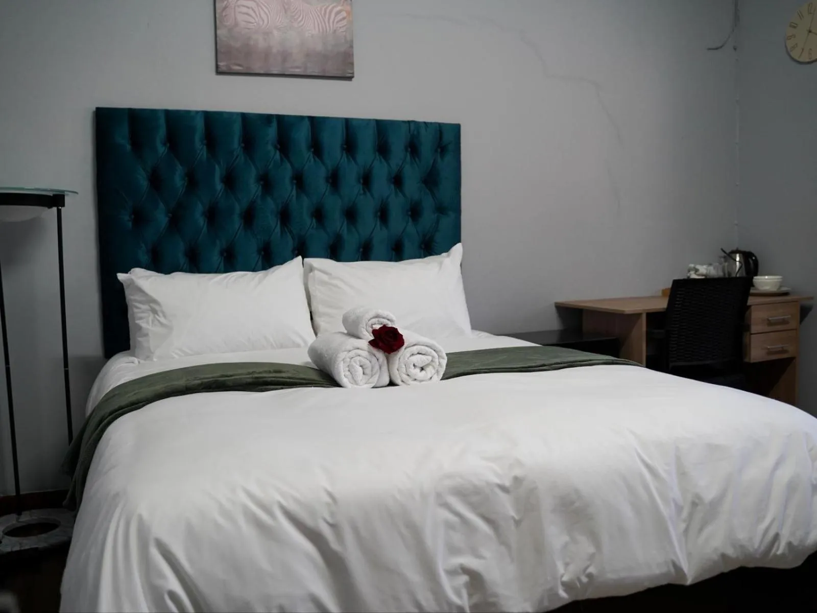 Bed in Aqua Guest House