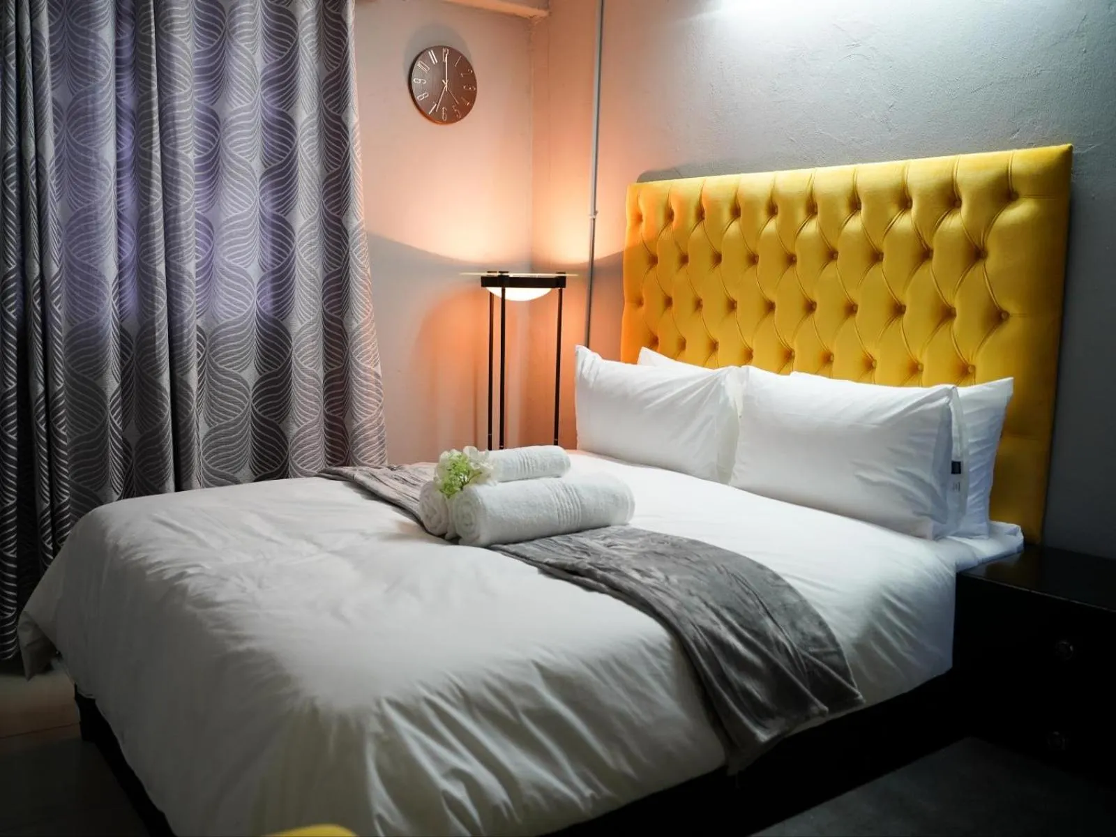 Bed in Aqua Guest House