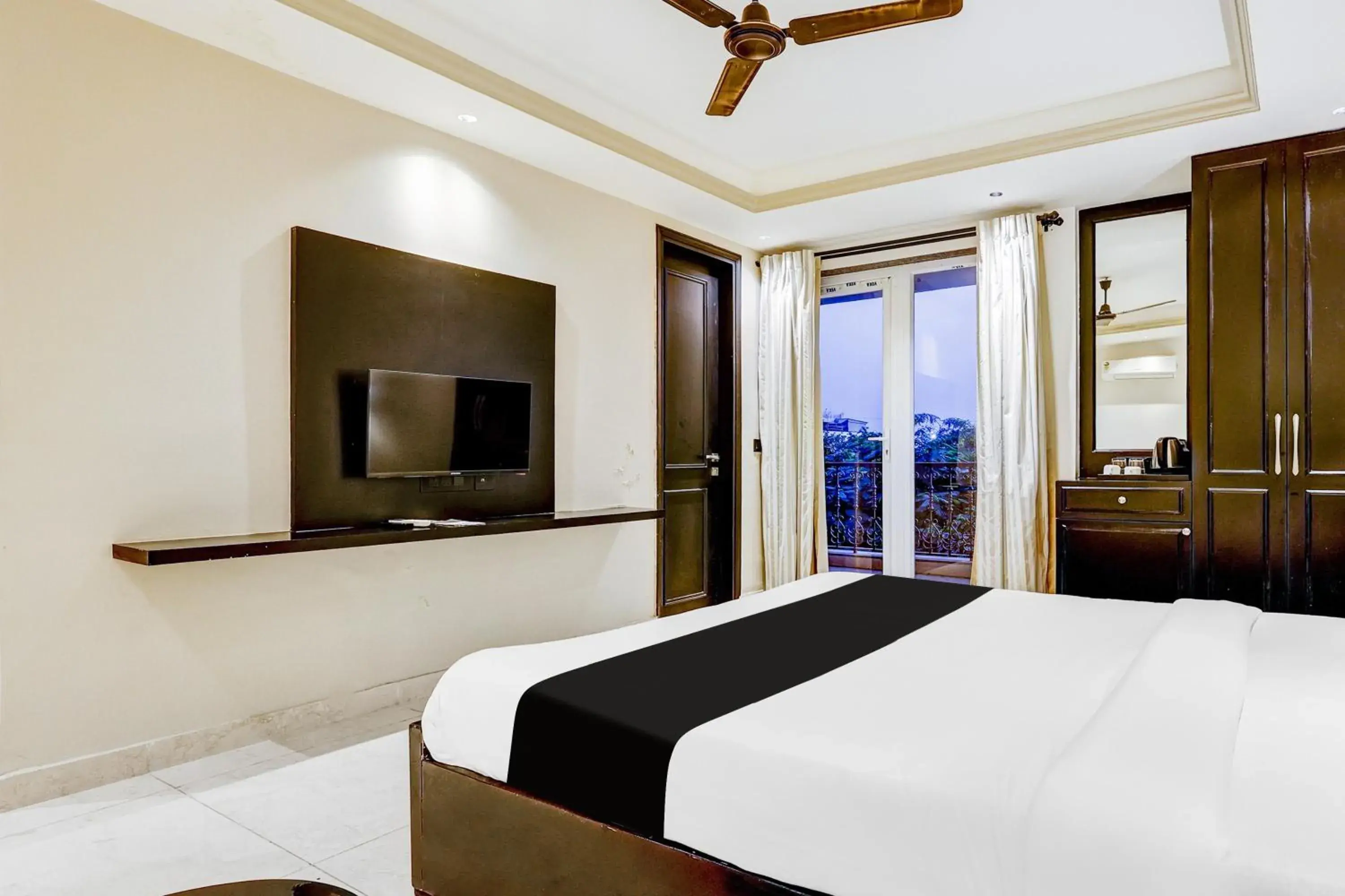 Bedroom, Bed in Super Townhouse Oak Udyog Vihar Bedroom, Bed in Super Townhouse Oak Udyog Vihar