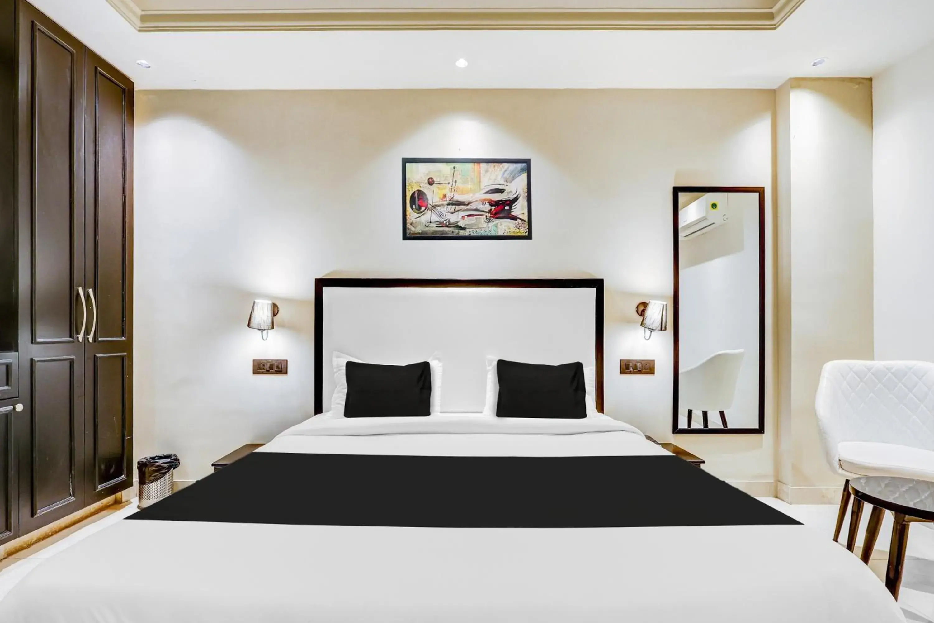 Bedroom, Bed in Super Townhouse Oak Udyog Vihar Bedroom, Bed in Super Townhouse Oak Udyog Vihar