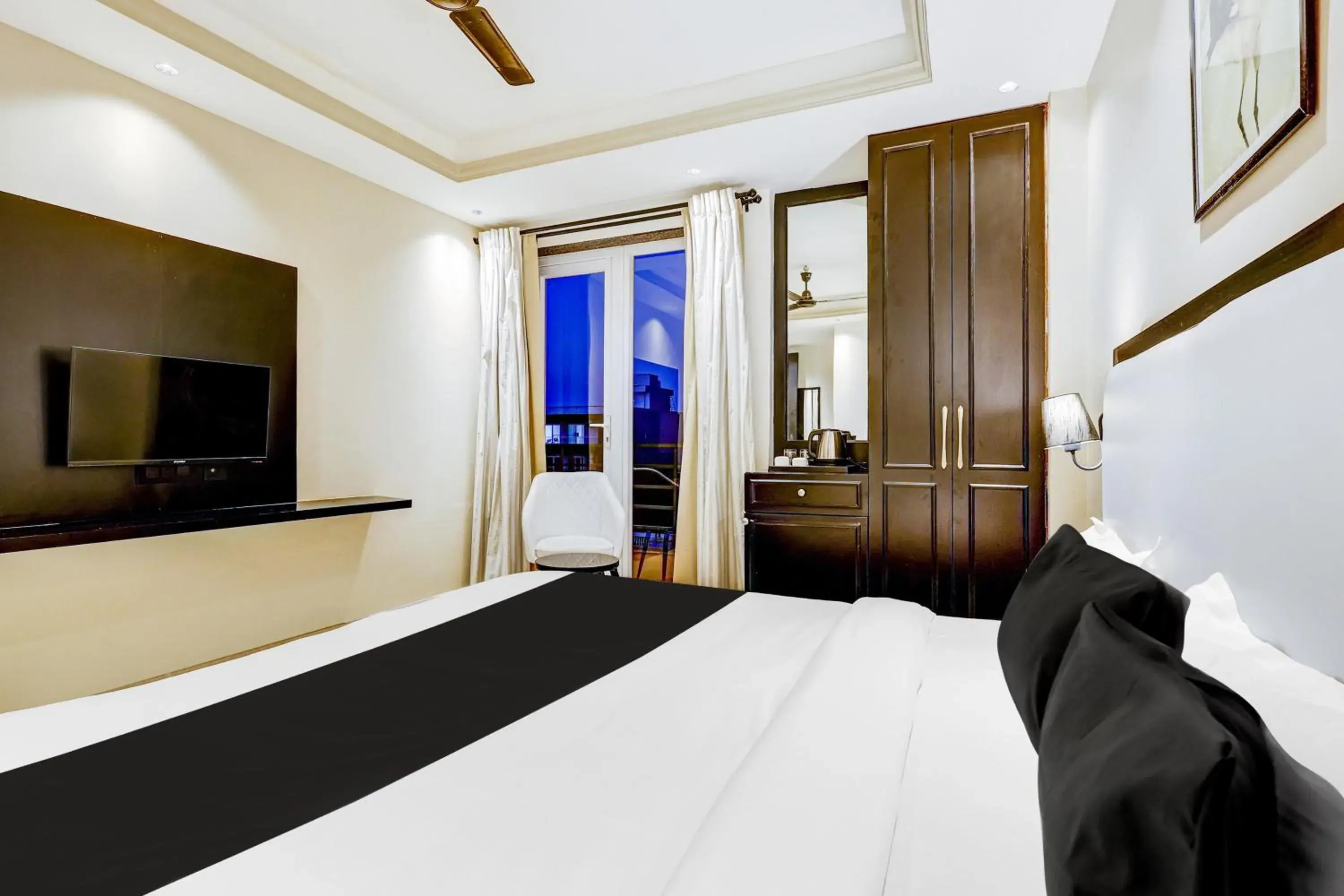 Bedroom, Bed in Super Townhouse Oak Udyog Vihar Bedroom, Bed in Super Townhouse Oak Udyog Vihar