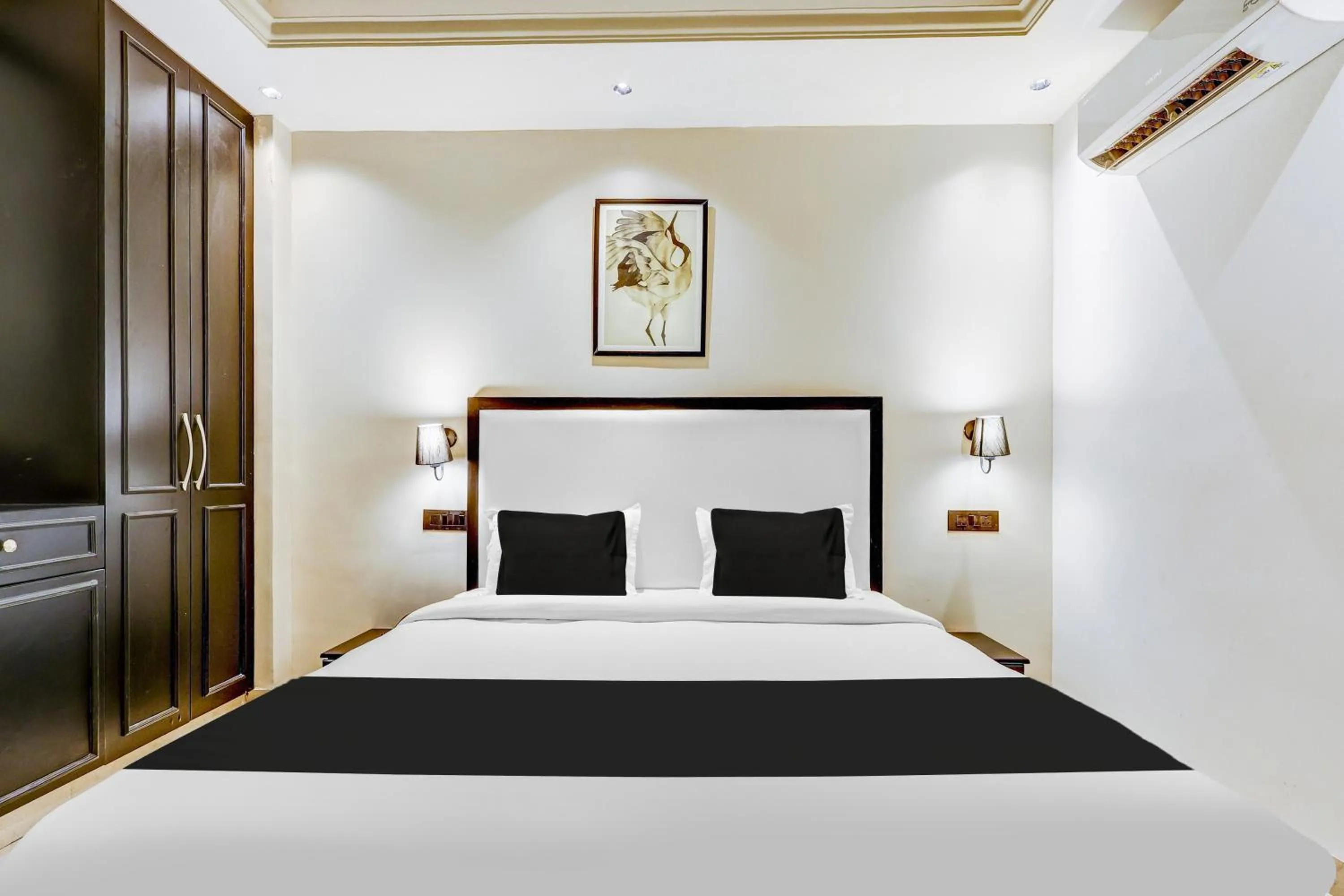 Bedroom, Bed in Super Townhouse Oak Udyog Vihar