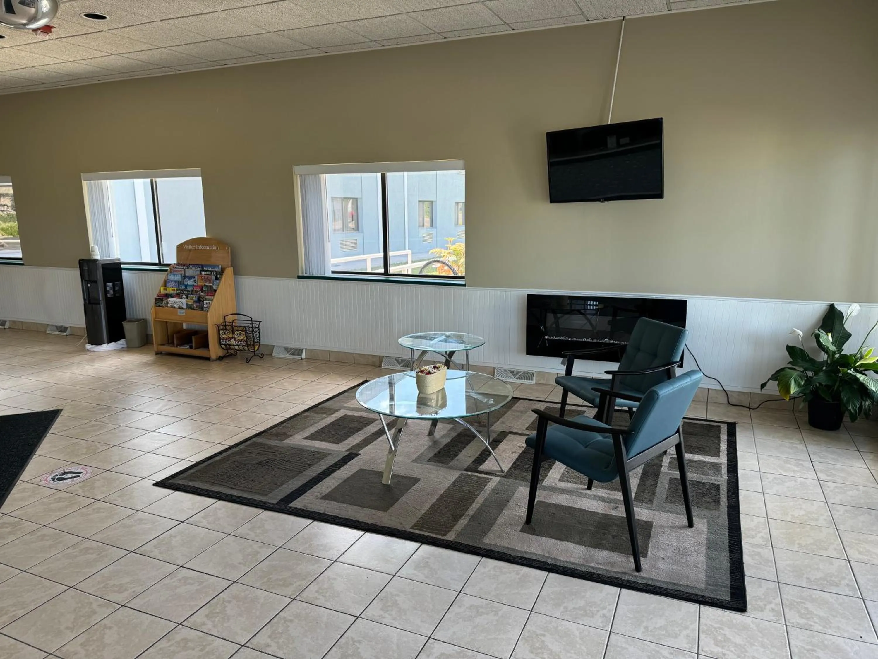 Lobby or reception in South Ridge Inn