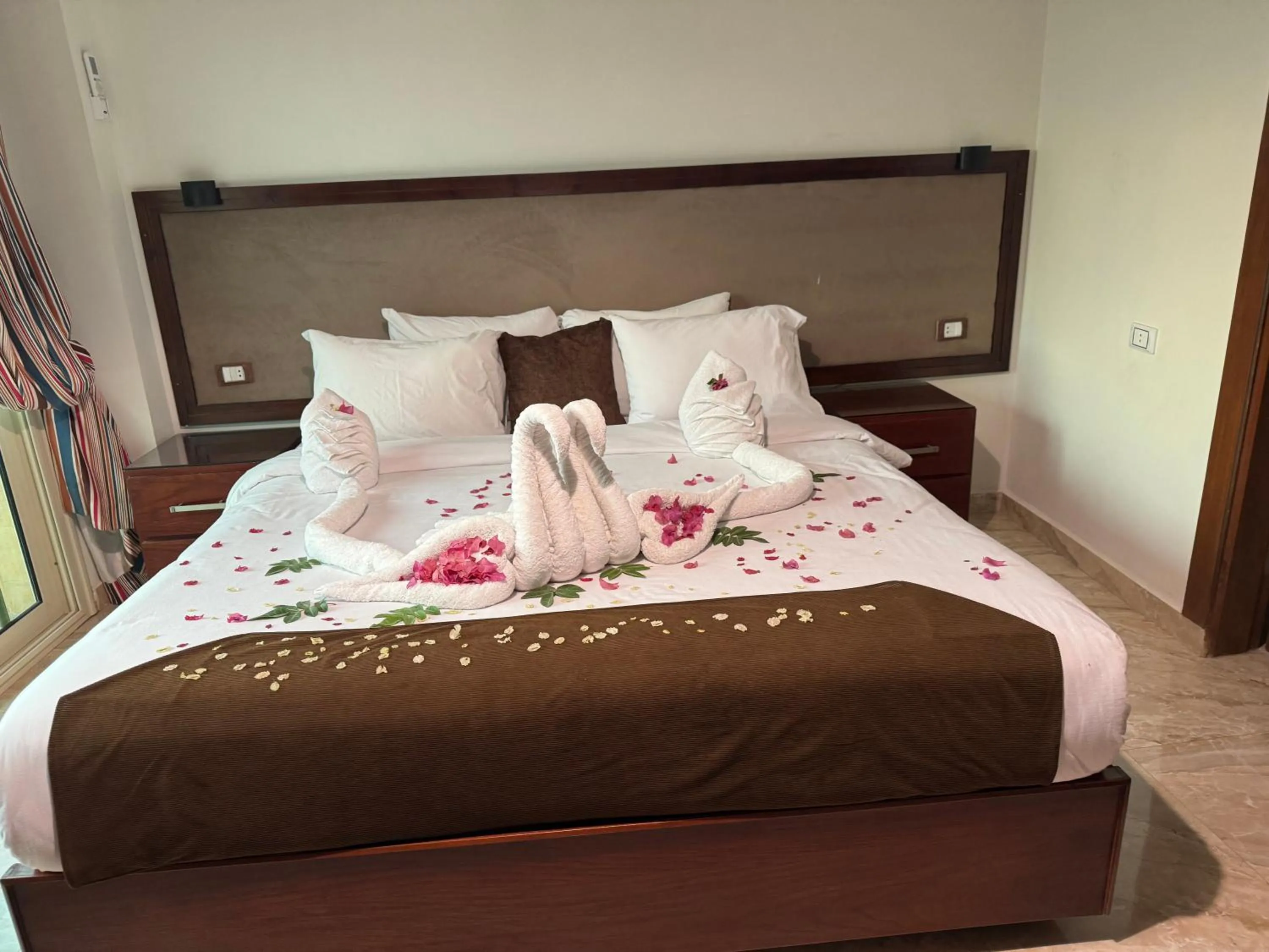 Bed in Flower Pyramids Inn
