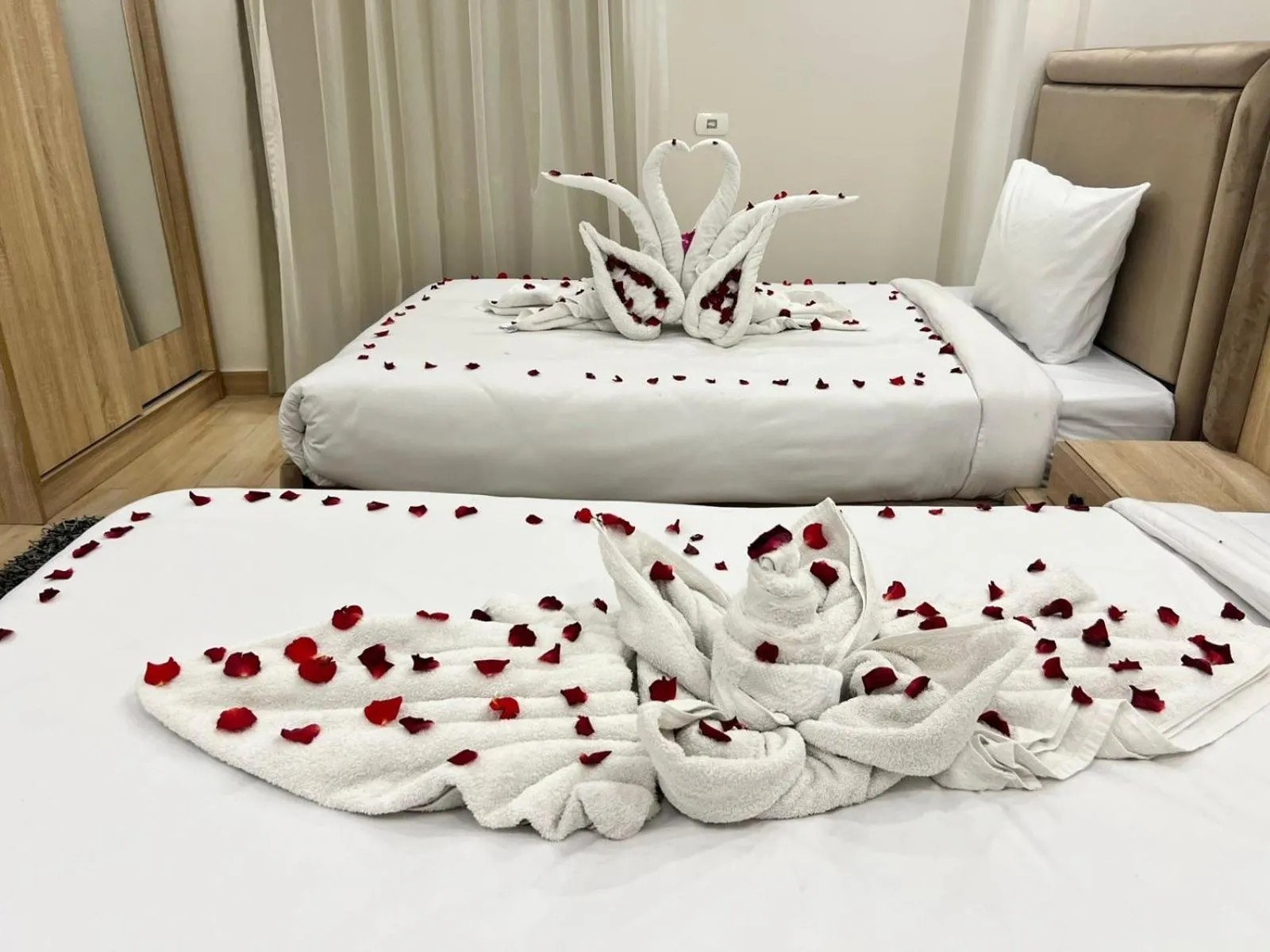 Photo of the whole room, Bed in Flower Pyramids Inn