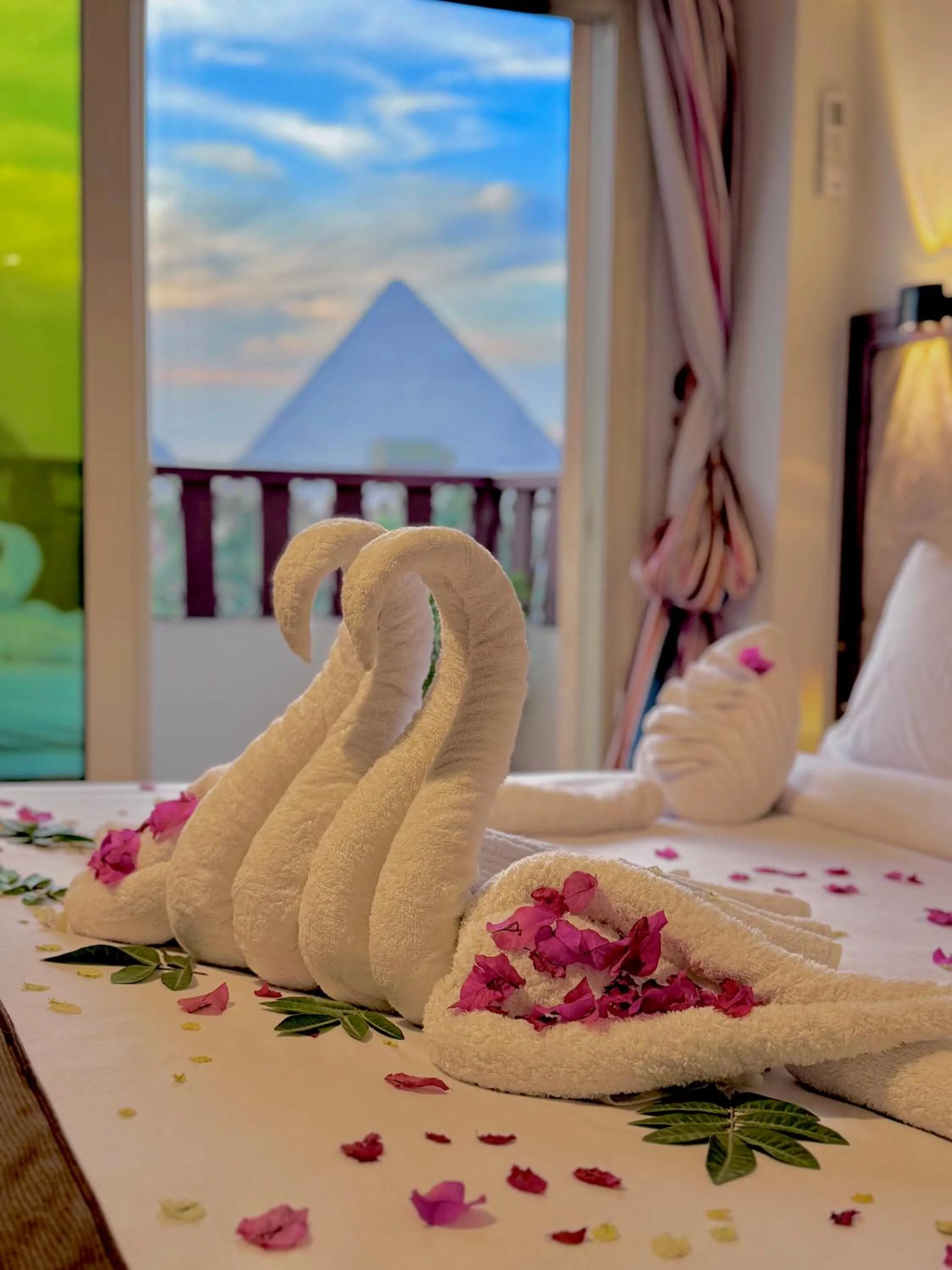 Bed in Flower Pyramids Inn