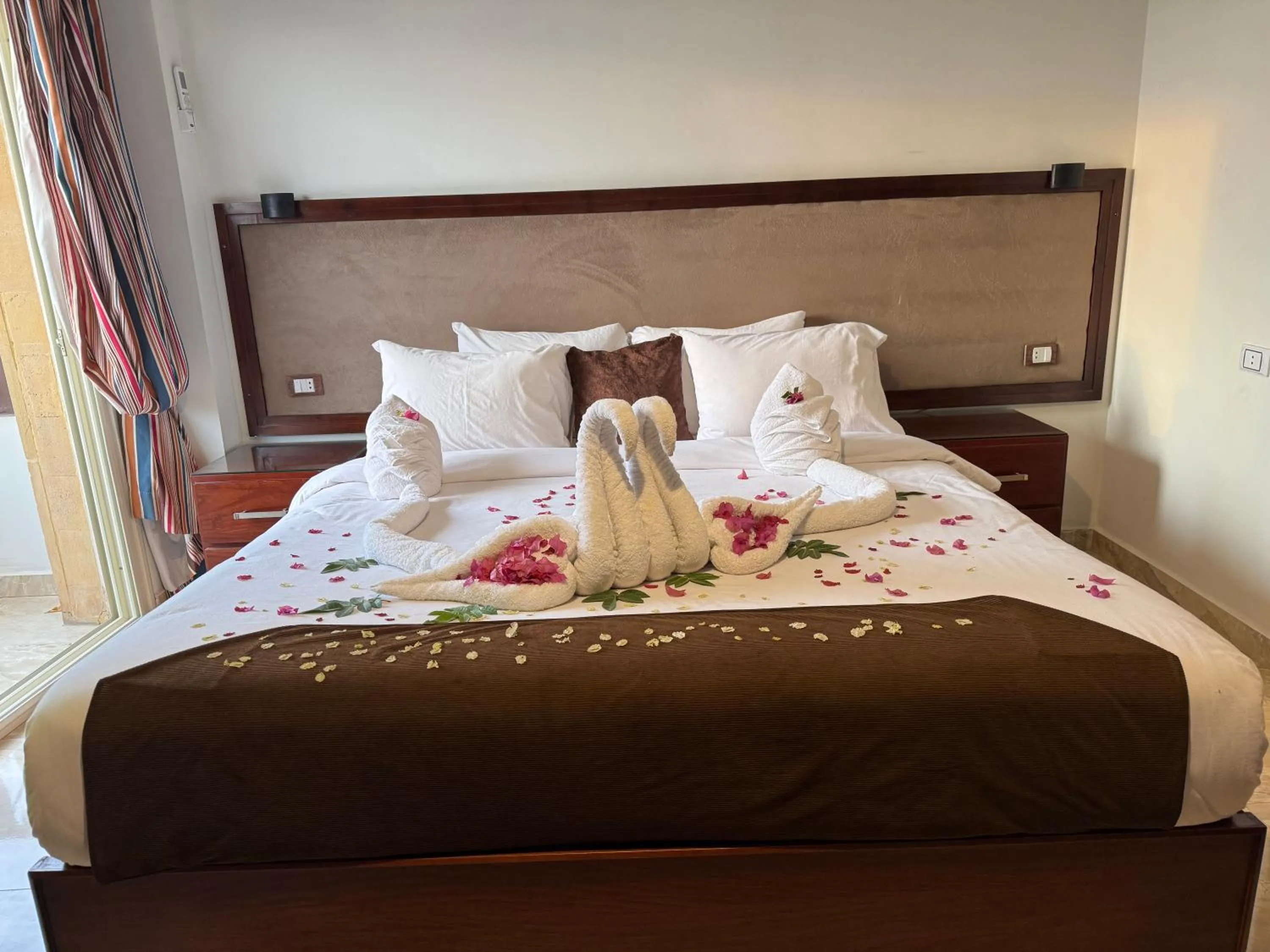 Bed in Flower Pyramids Inn