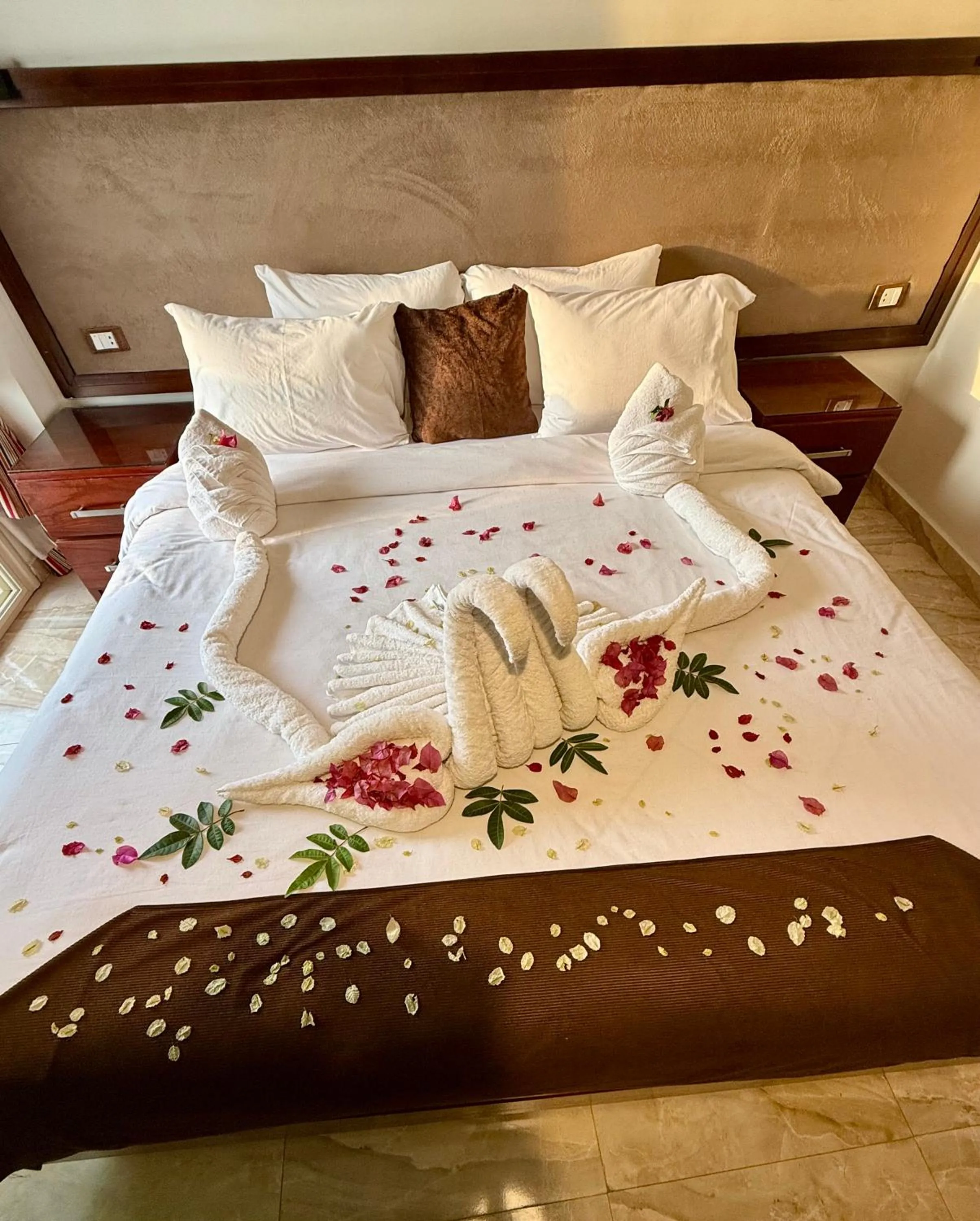 Bed in Flower Pyramids Inn