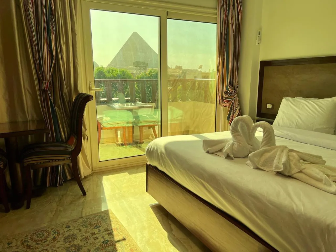 Bed in Flower Pyramids Inn