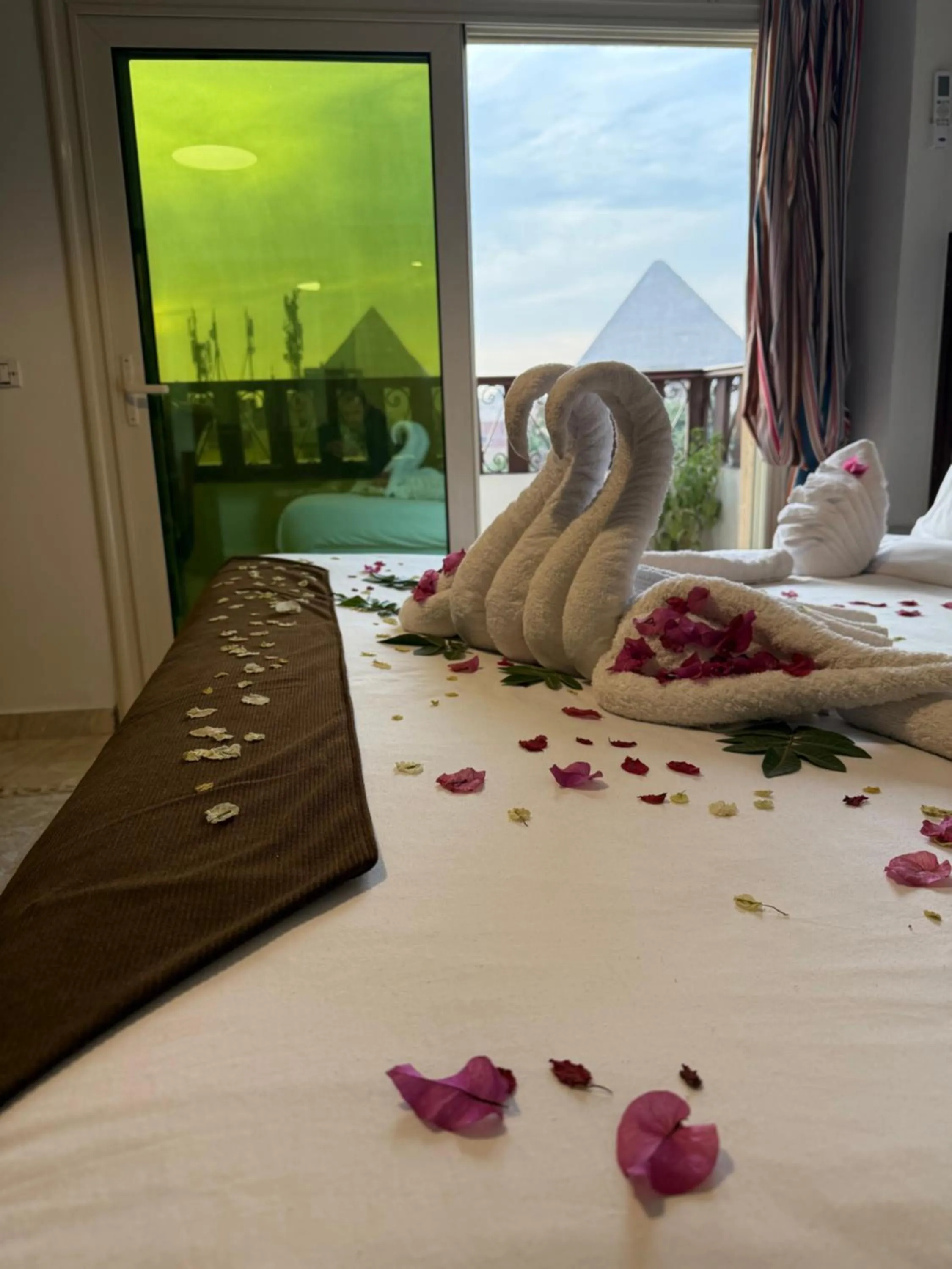 Bed in Flower Pyramids Inn