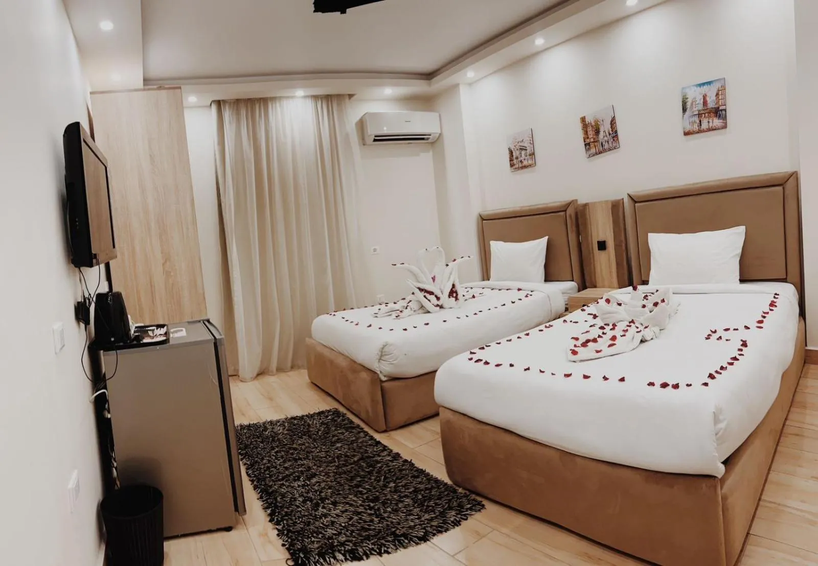 Photo of the whole room, Bed in Flower Pyramids Inn