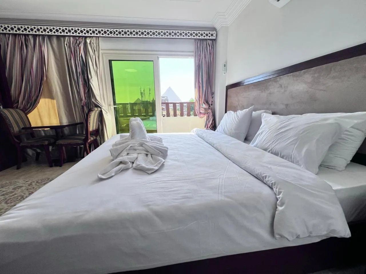 Bed in Flower Pyramids Inn