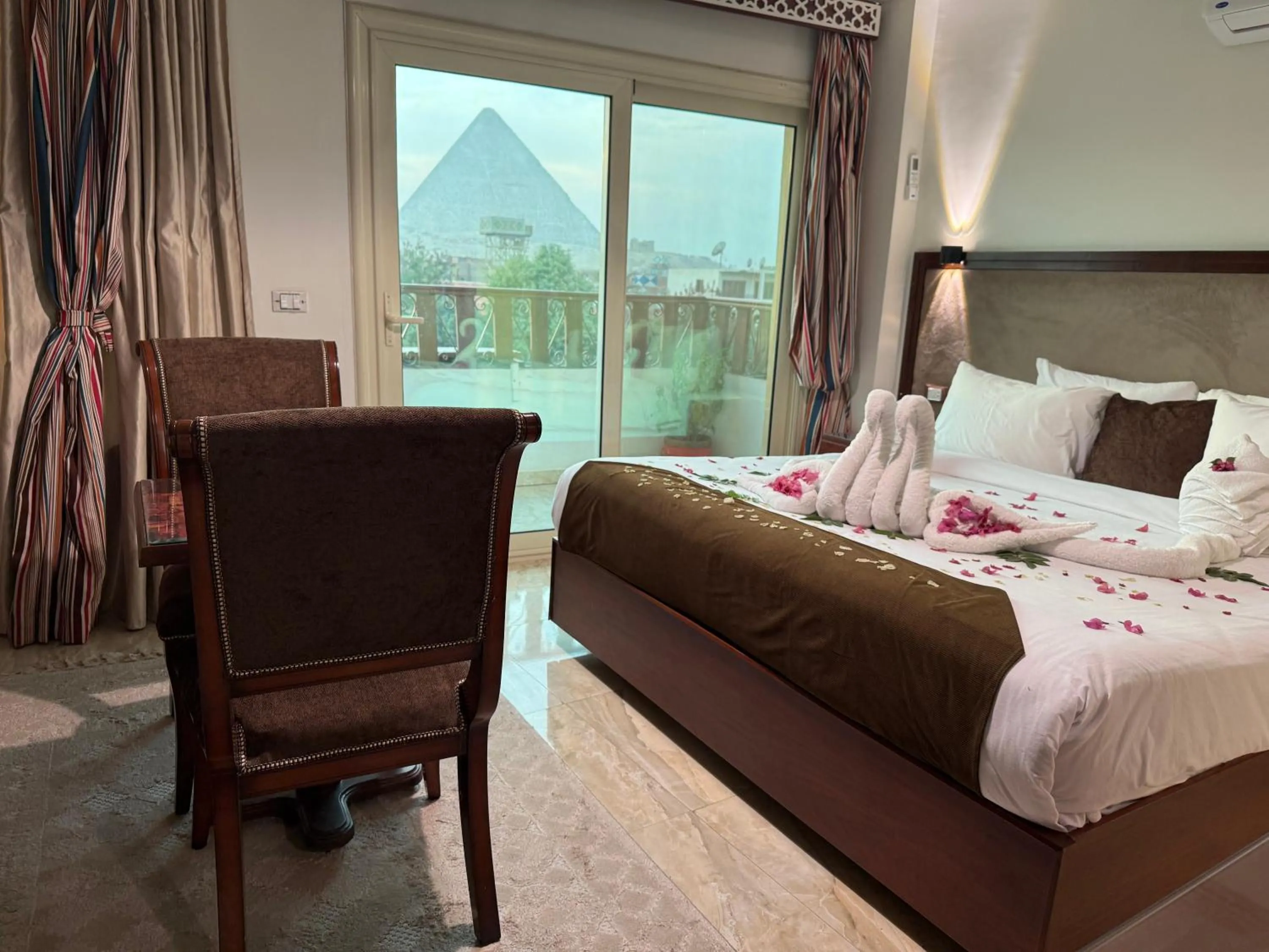 Photo of the whole room, Bed in Flower Pyramids Inn
