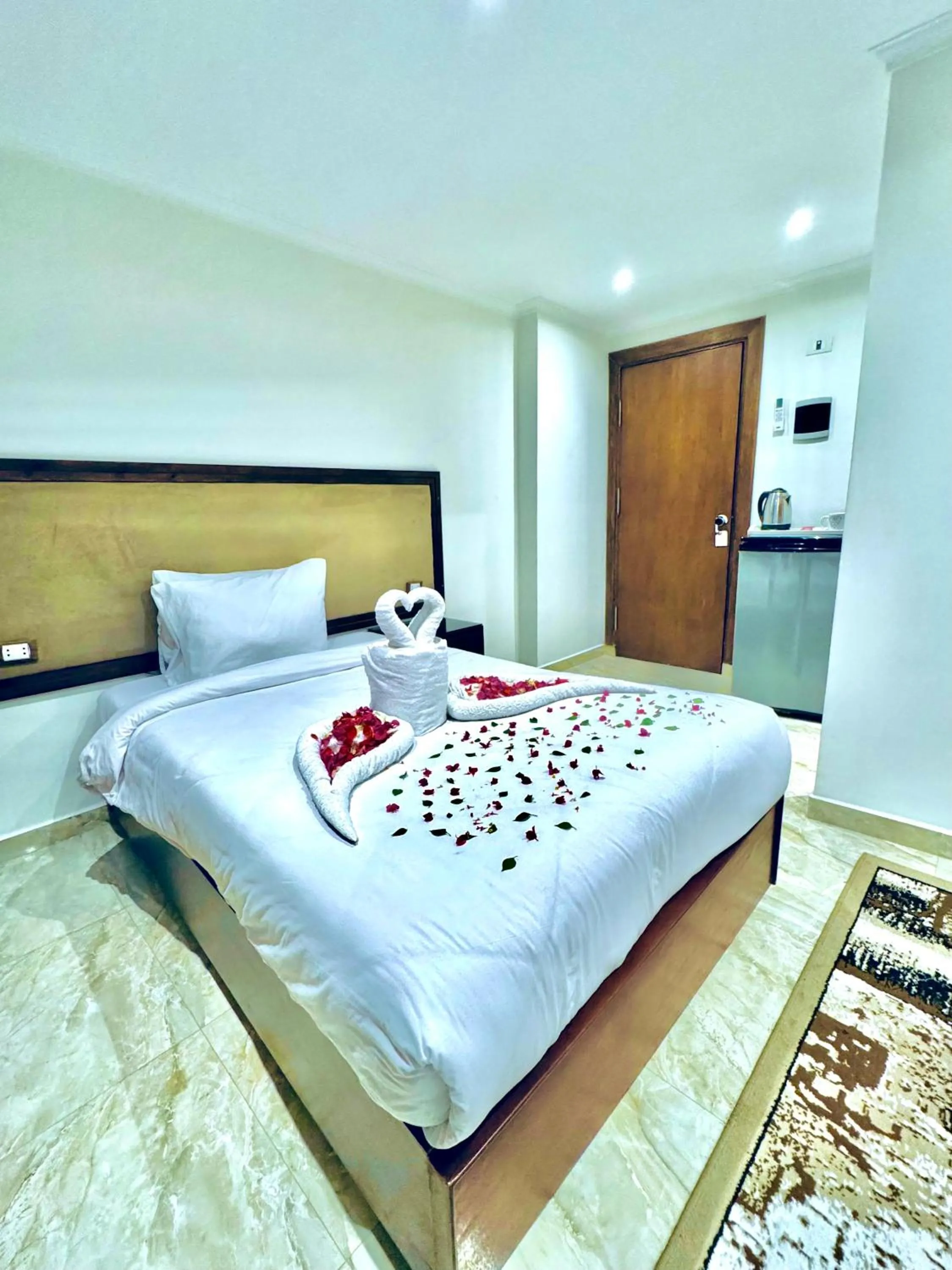 Photo of the whole room, Bed in Flower Pyramids Inn