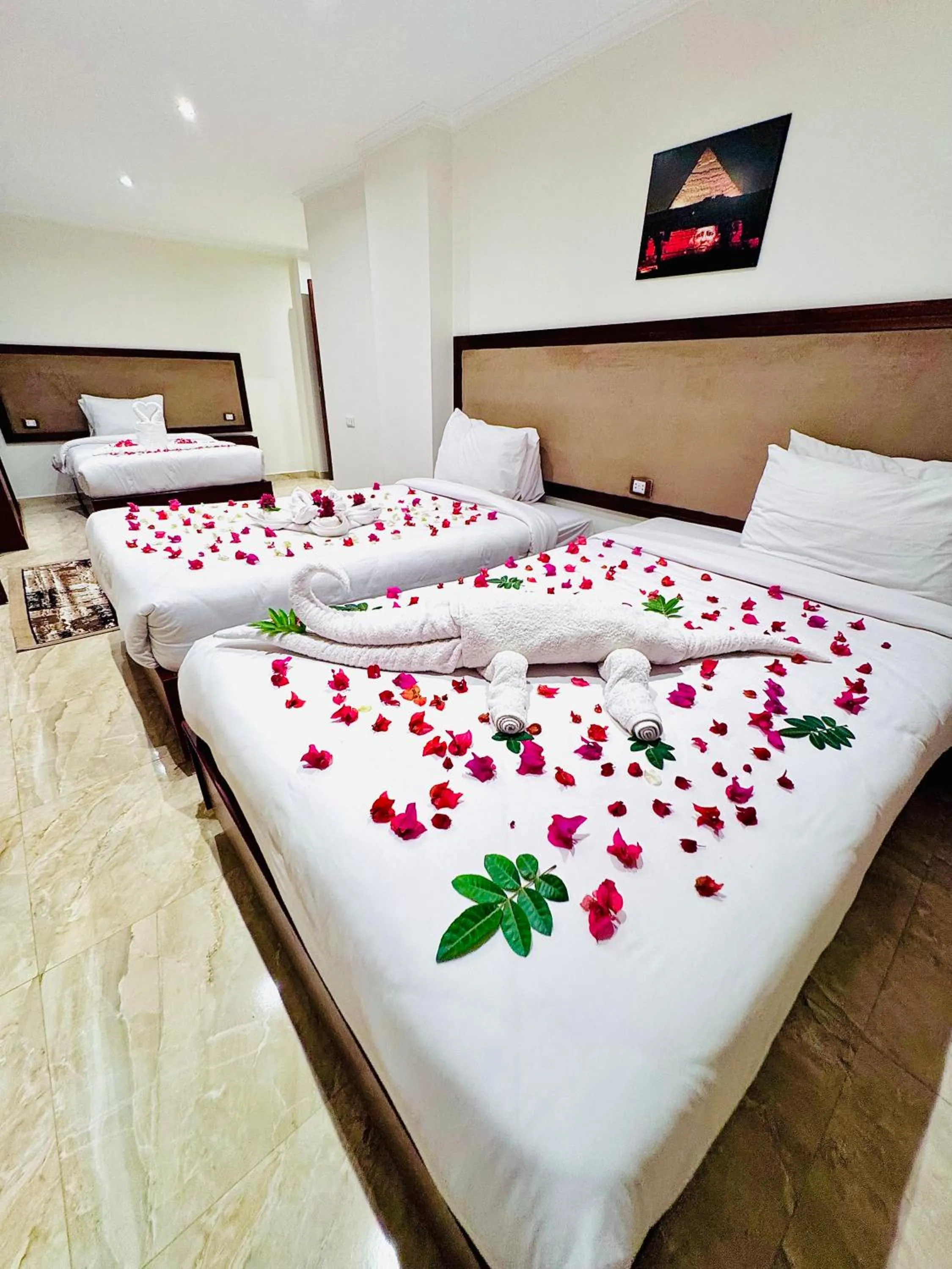 Photo of the whole room, Bed in Flower Pyramids Inn