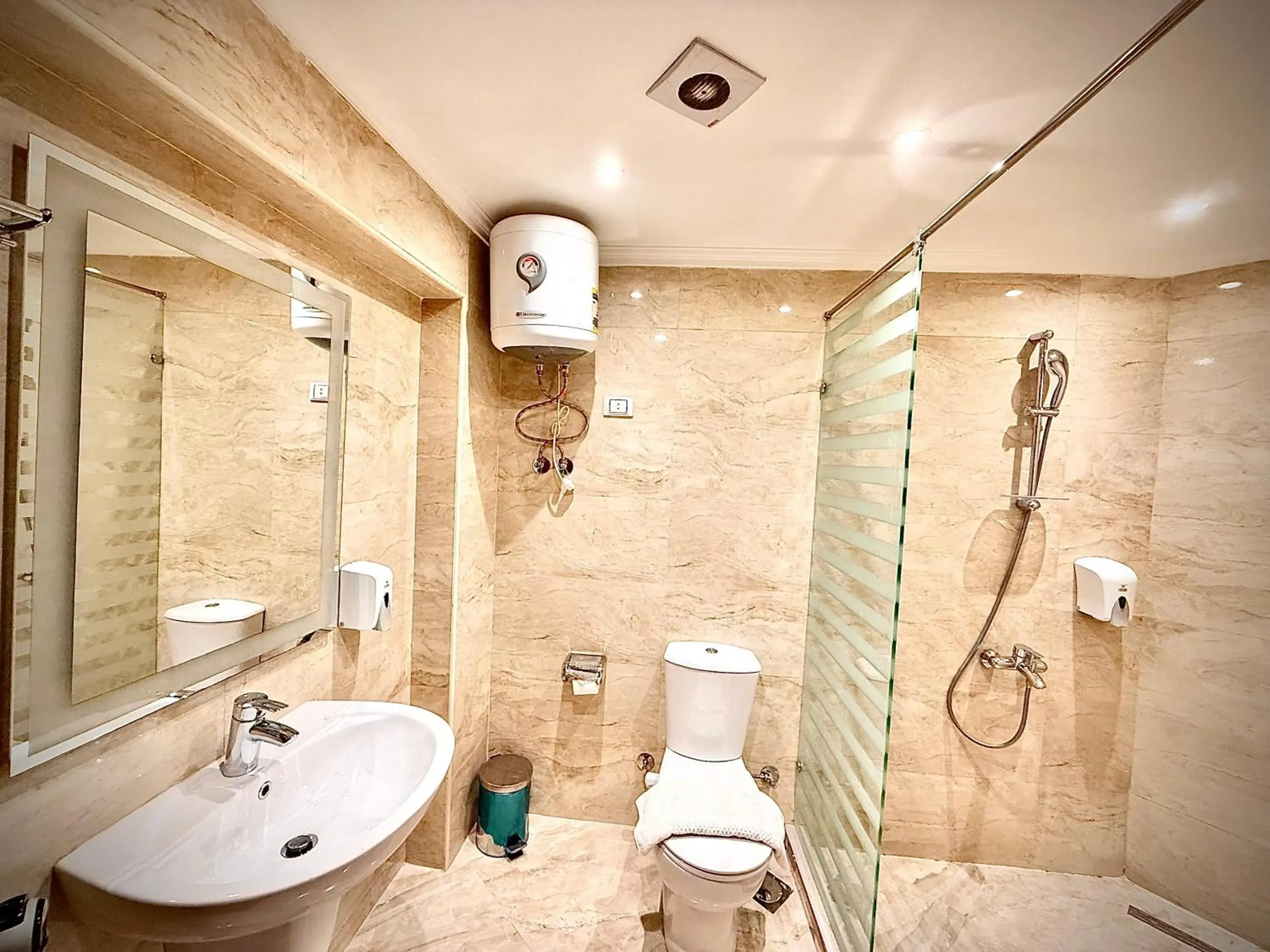 Economy Single Room in Flower Pyramids Inn Economy Single Room in Flower Pyramids Inn