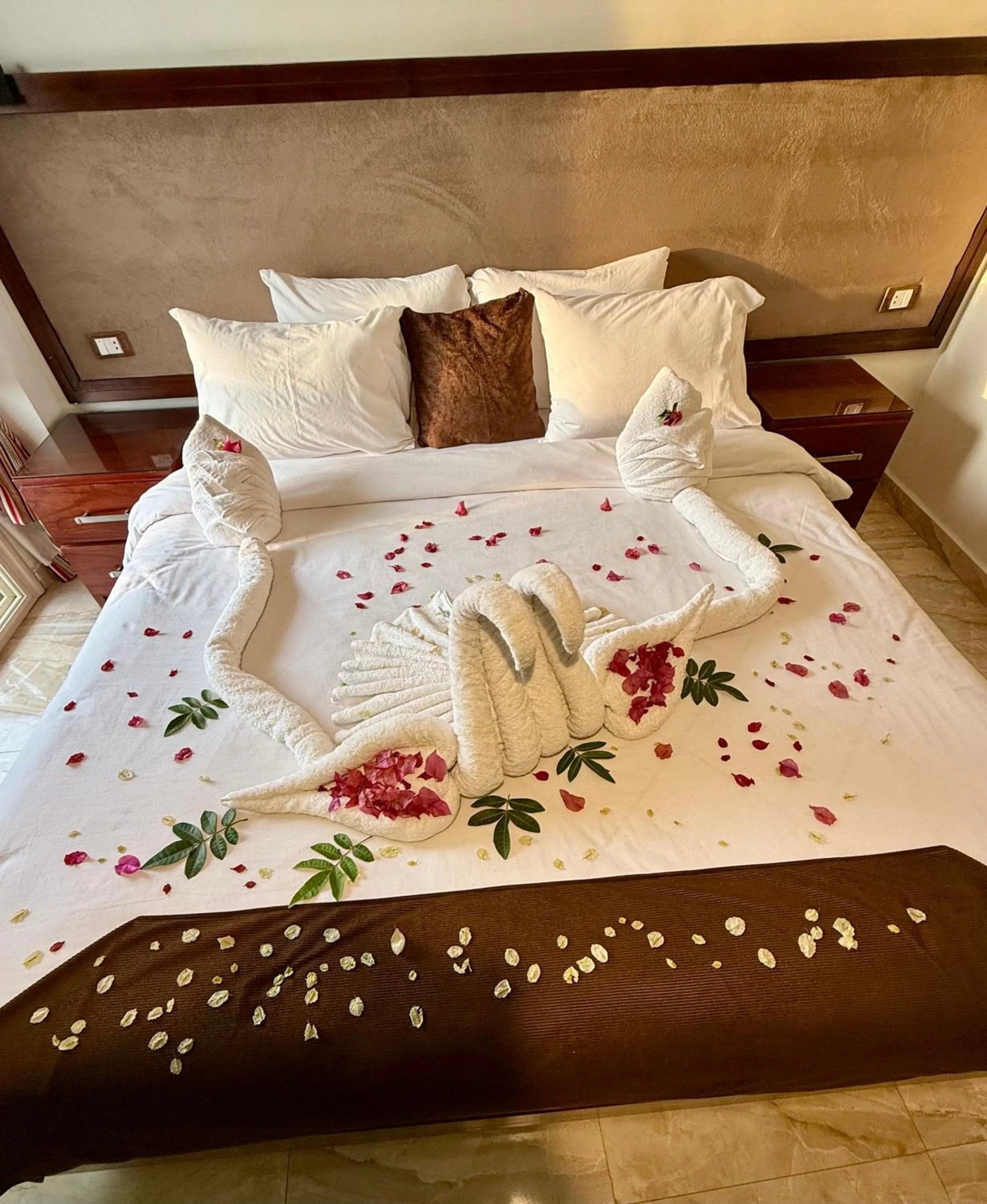 Bed in Flower Pyramids Inn