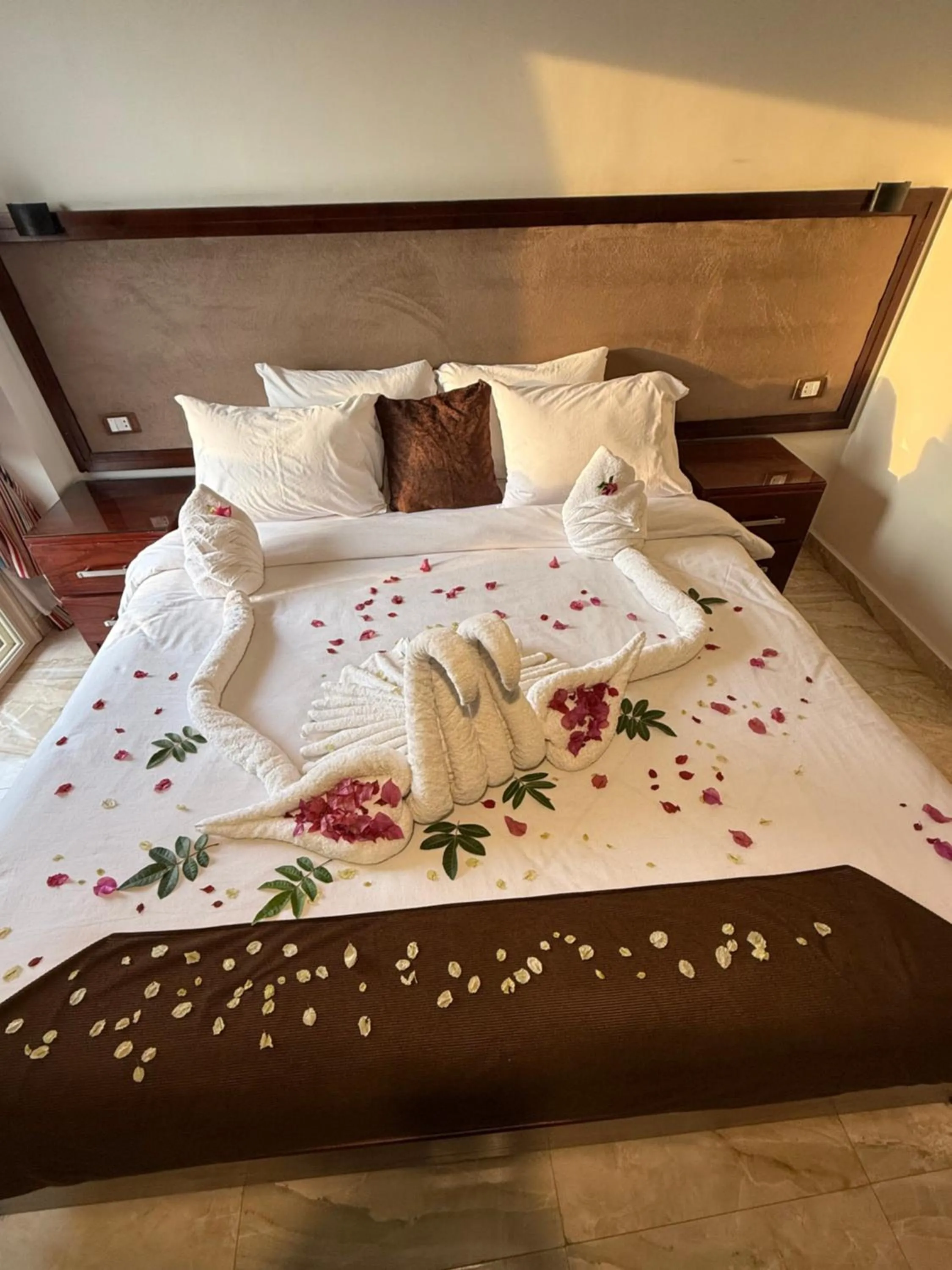 Bed in Flower Pyramids Inn