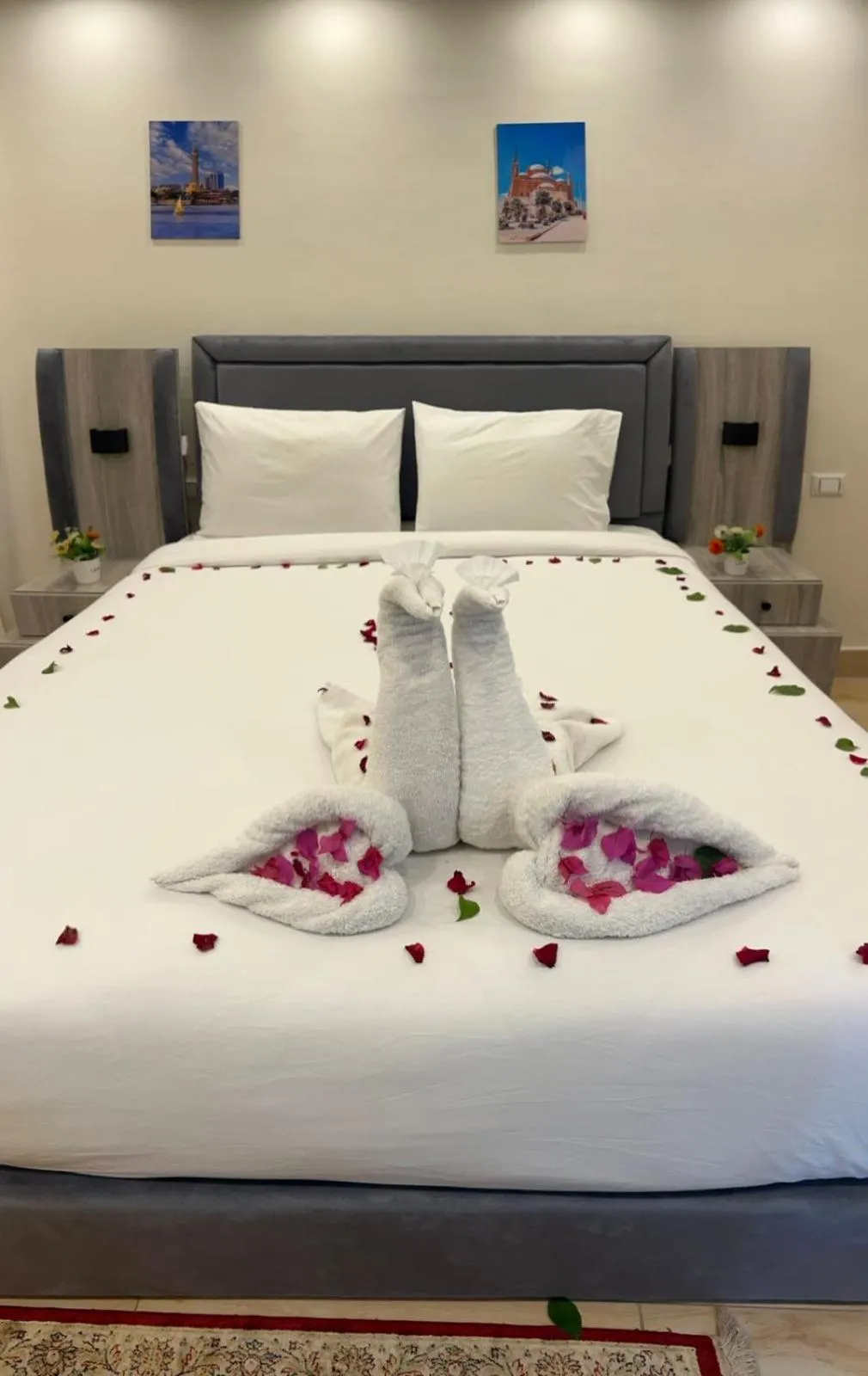 Photo of the whole room, Bed in Flower Pyramids Inn