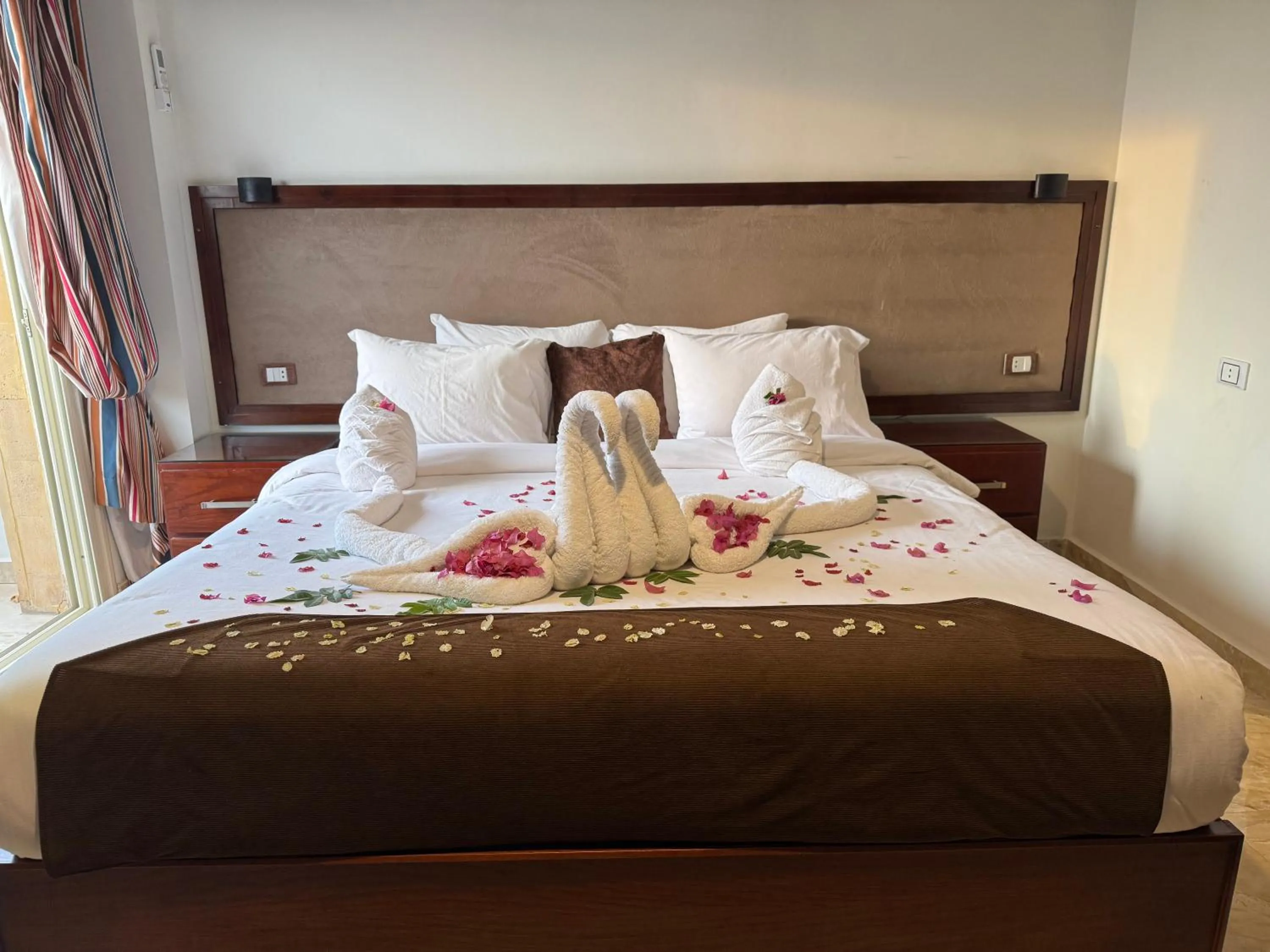 Bed in Flower Pyramids Inn
