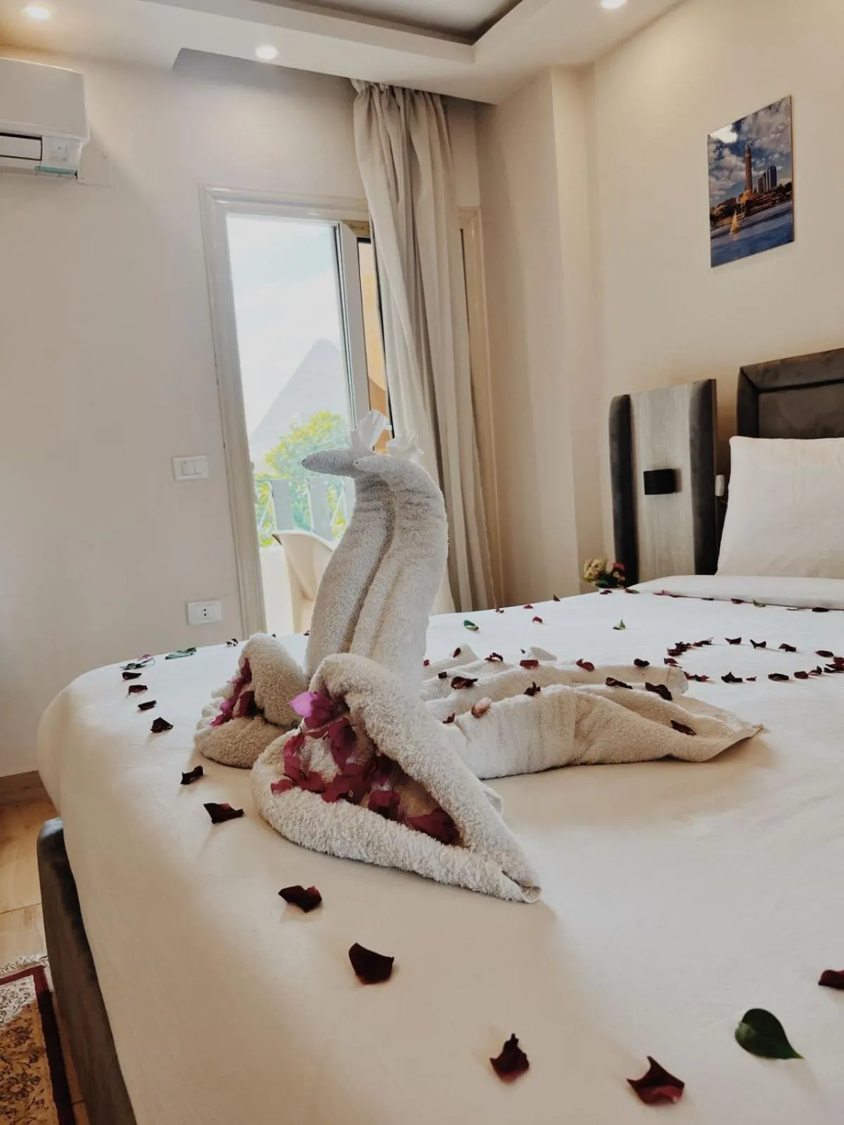 Photo of the whole room, Bed in Flower Pyramids Inn