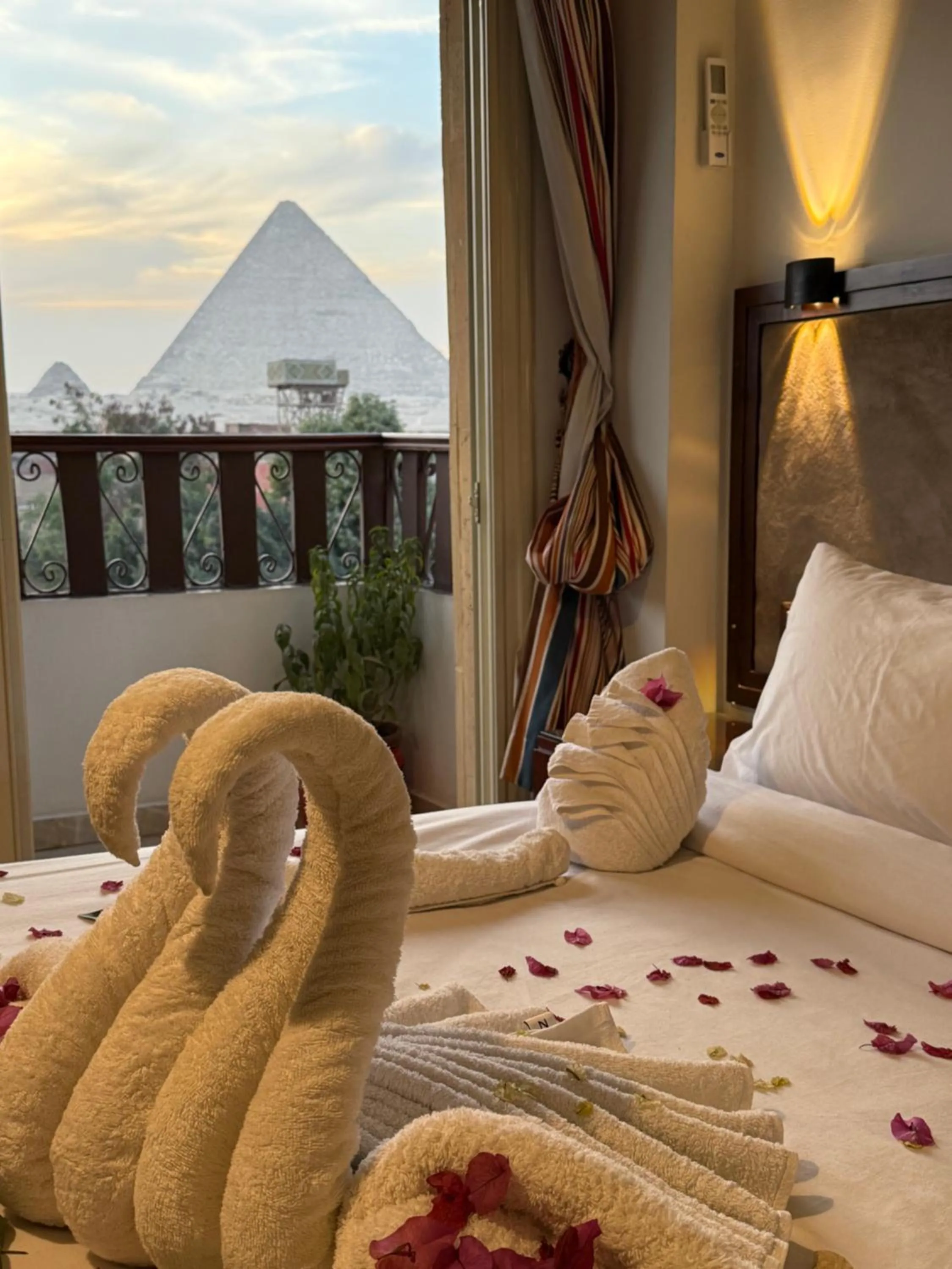 Mountain view, Bed in Flower Pyramids Inn