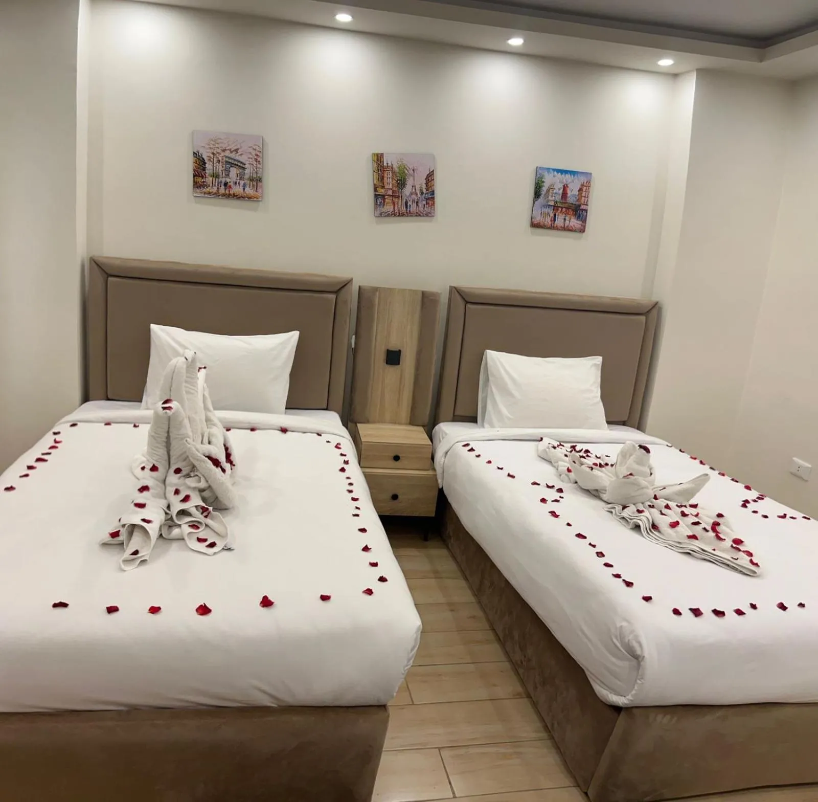 Photo of the whole room, Bed in Flower Pyramids Inn