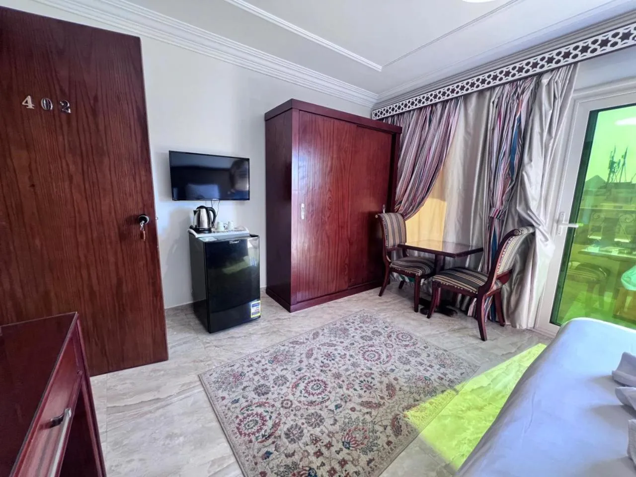 wardrobe, Bed in Flower Pyramids Inn