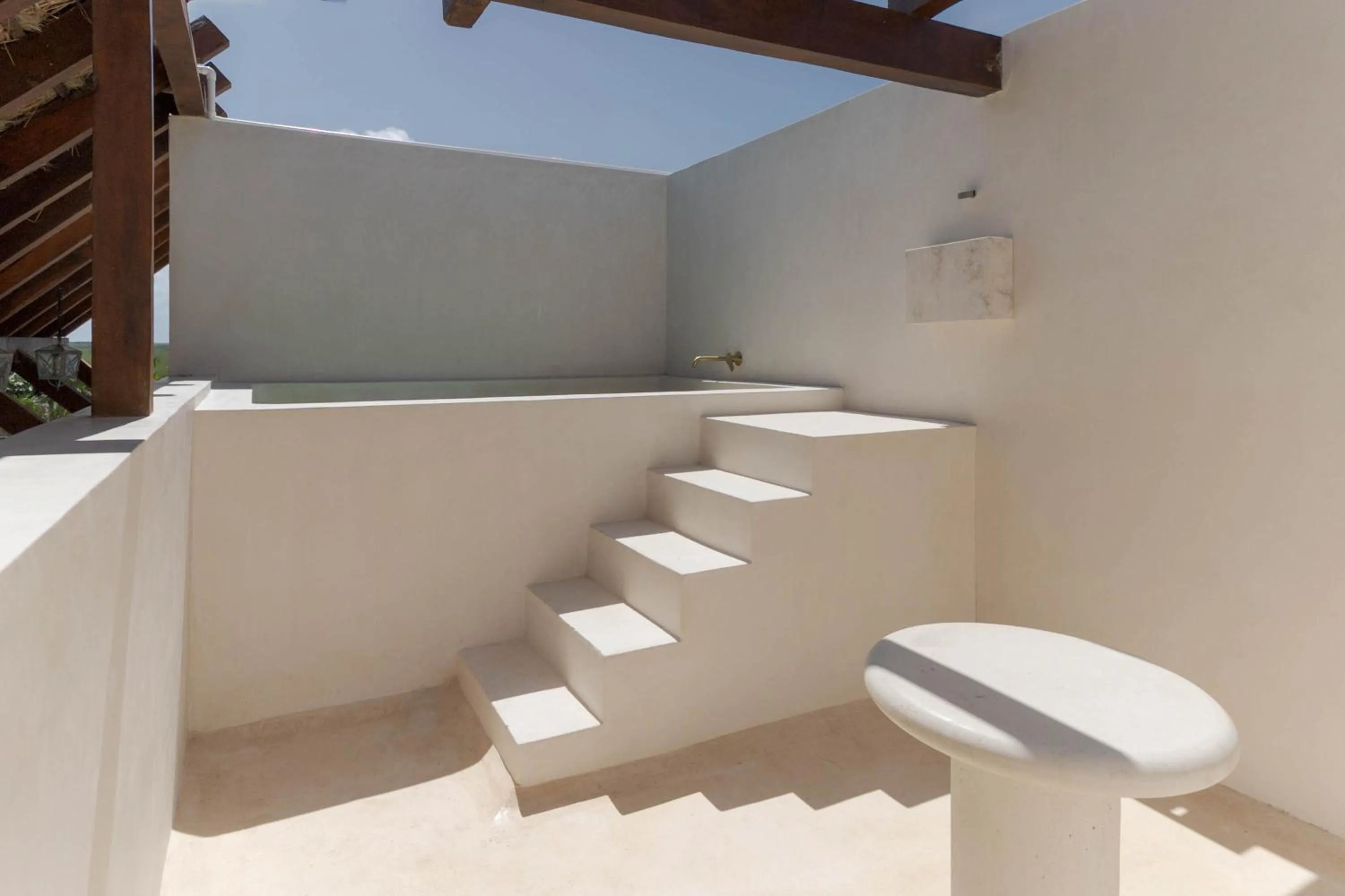 Swimming pool in Suites Panamera