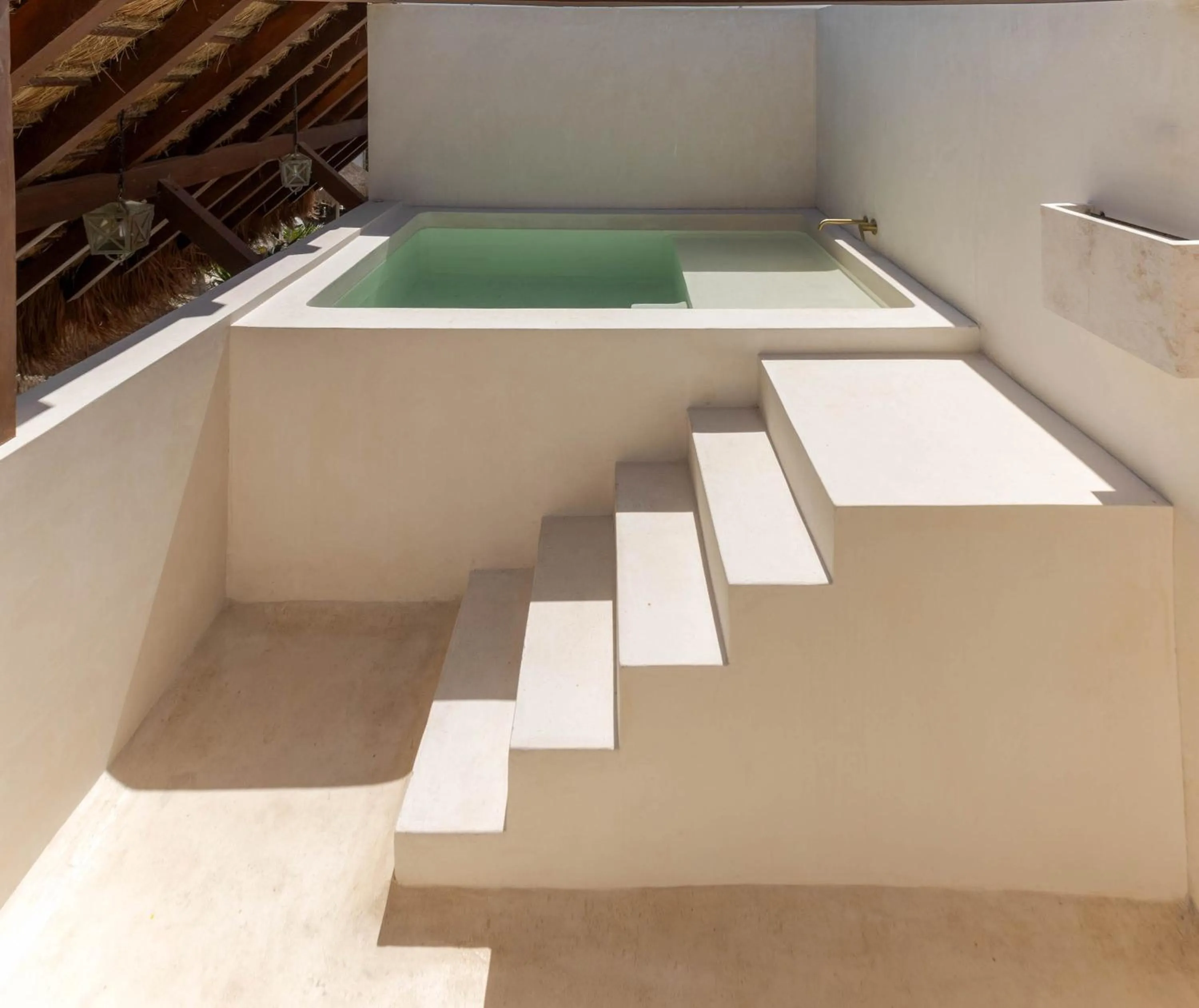 Swimming pool in Suites Panamera