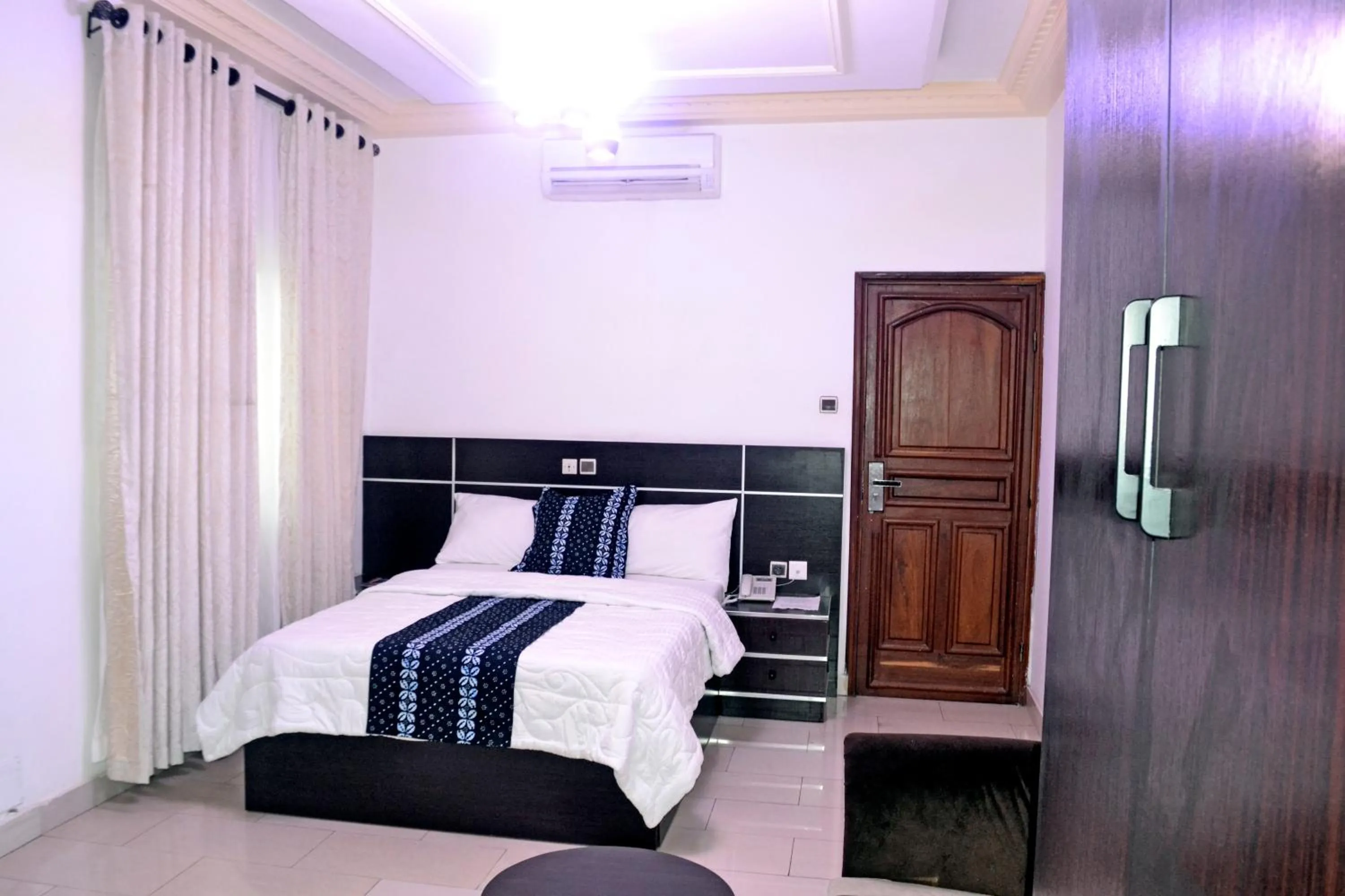 Bed in Beach Sand Hotel & Resort, Cotonou