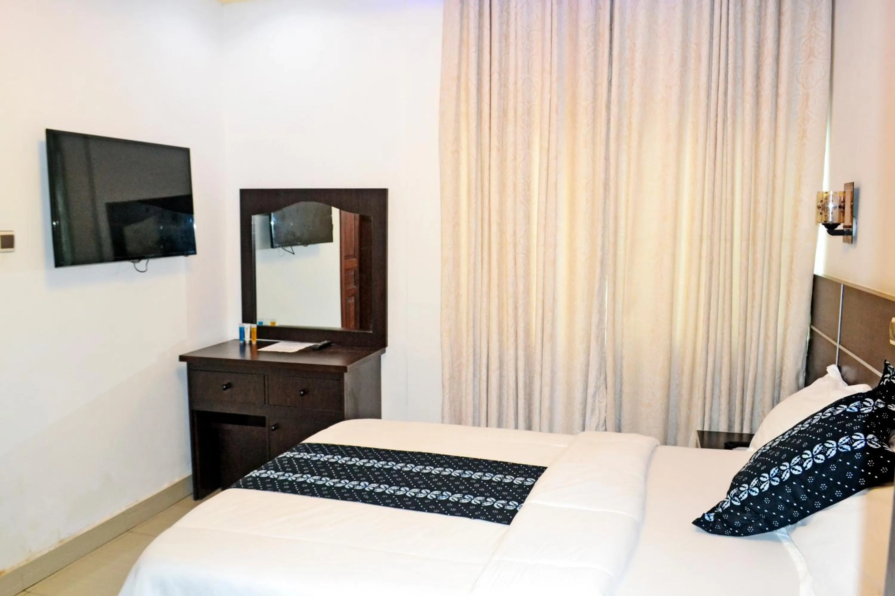 Bed in Beach Sand Hotel & Resort, Cotonou