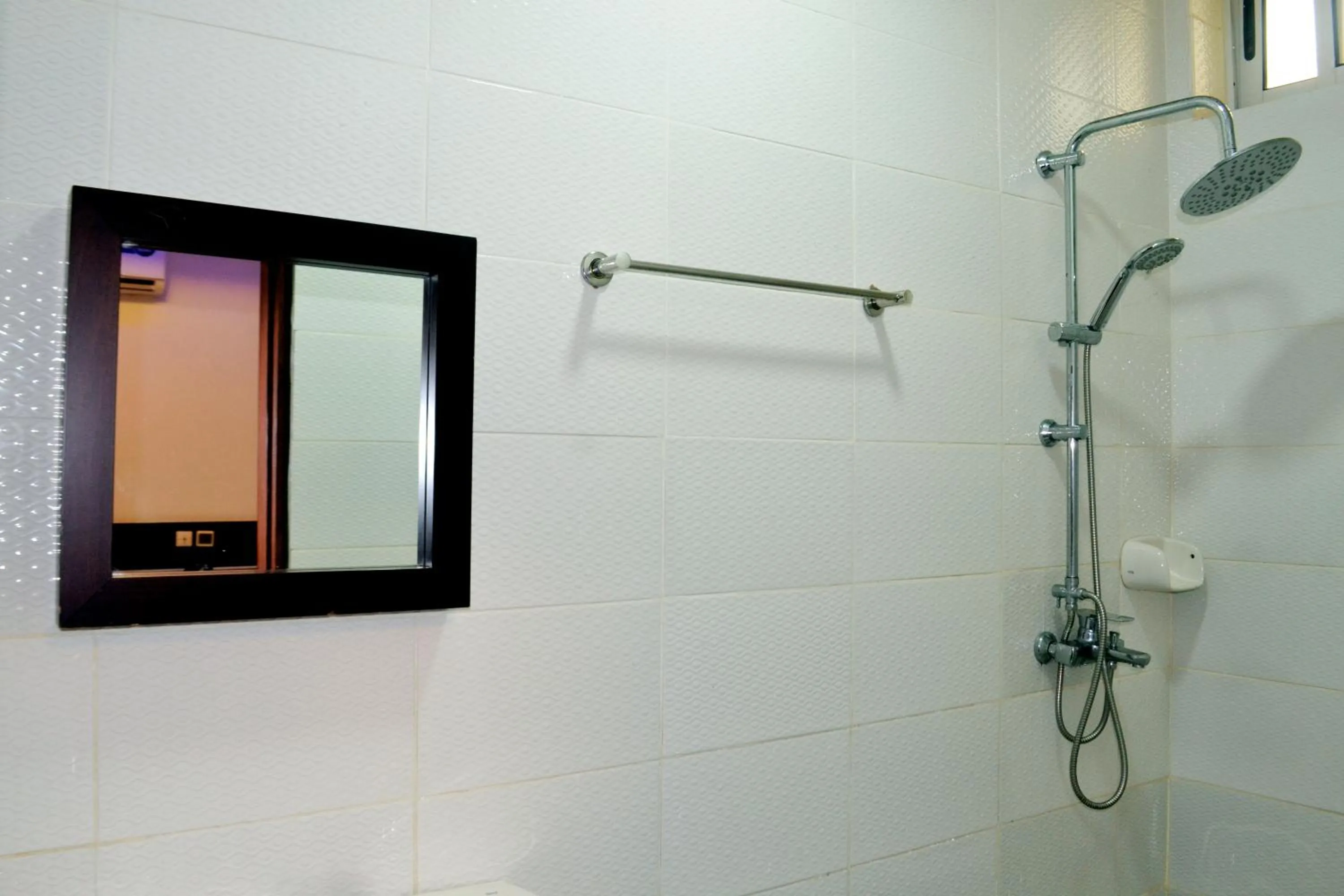 Shower in Beach Sand Hotel & Resort, Cotonou