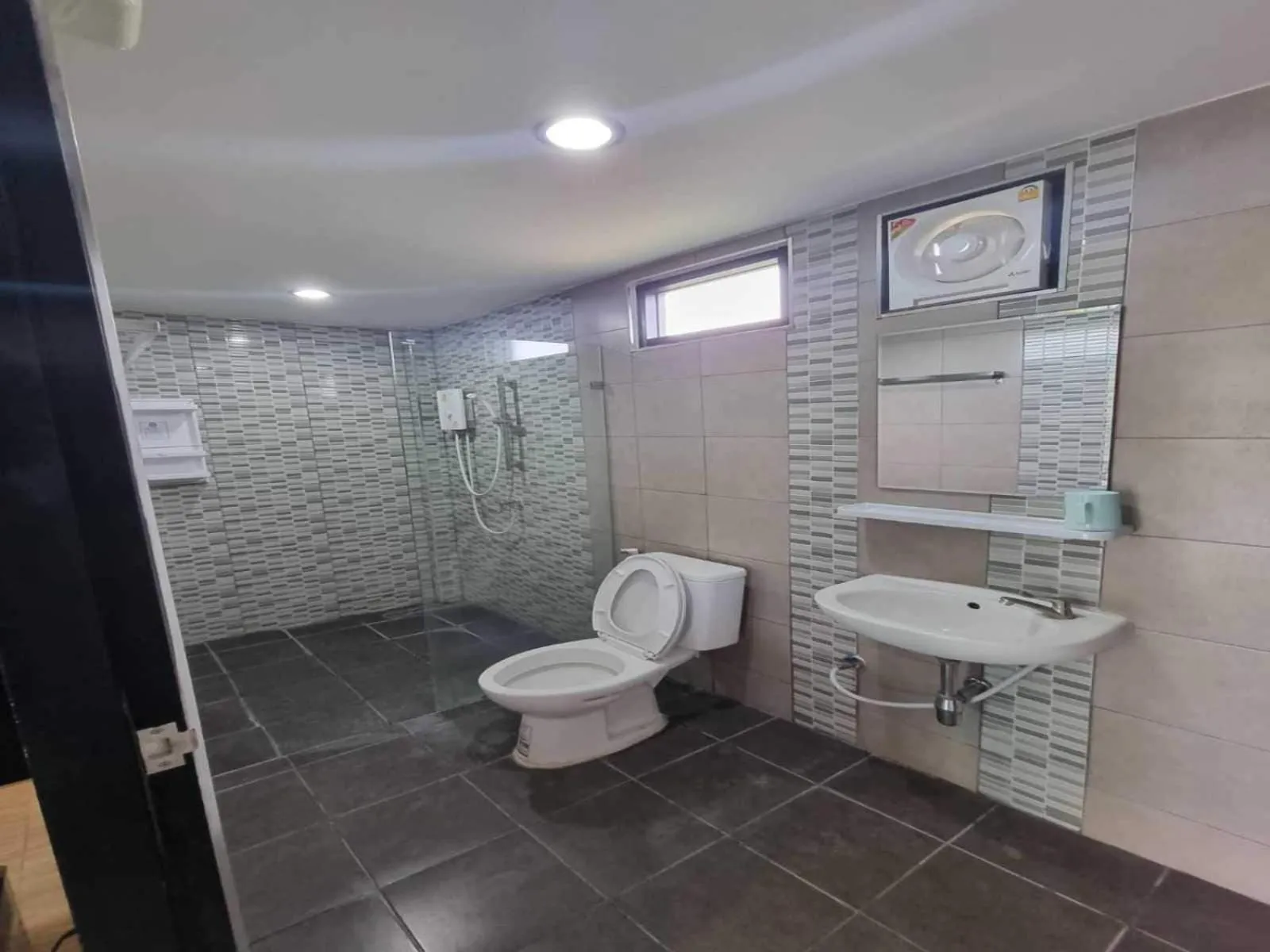 Bathroom in Ratchapruek DC Resort Angthong