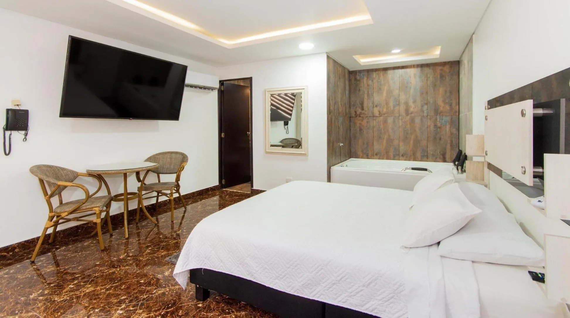 Communal lounge/ TV room, Bed in Hotel deluxe oasis de la colina boutique