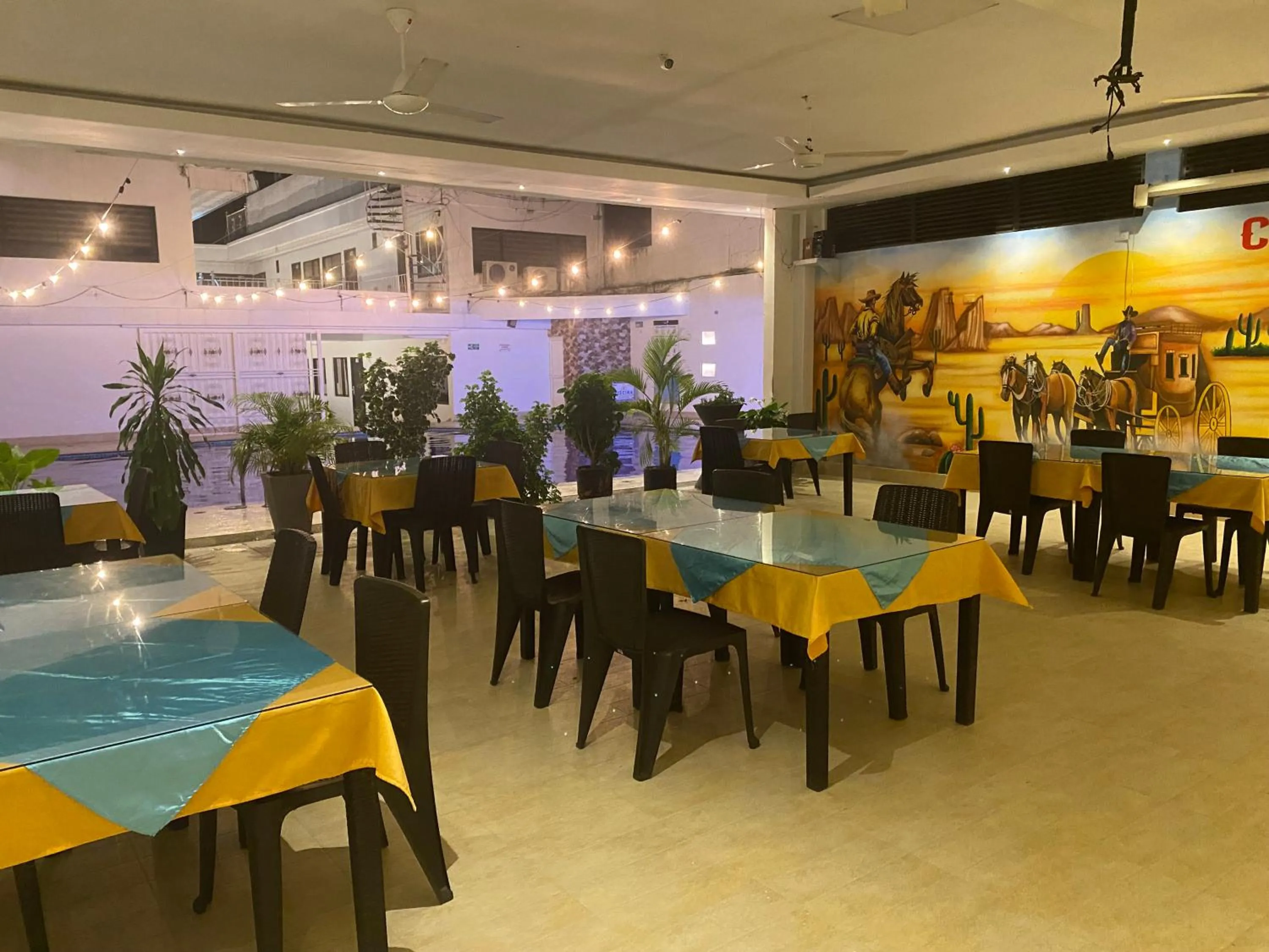 Restaurant/places to eat in Hotel deluxe oasis de la colina boutique